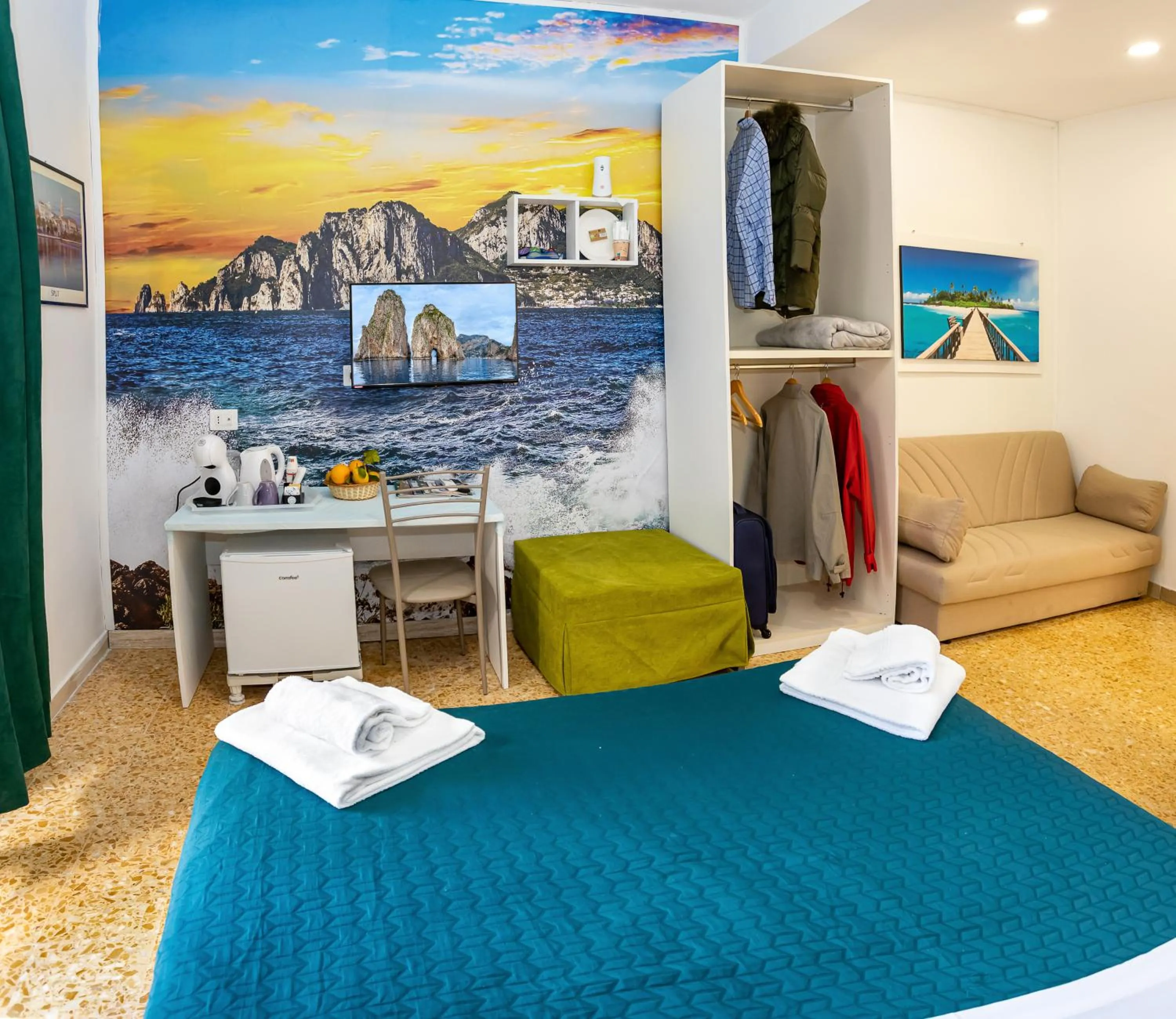 Bed in Sorrento Mahal Kita Lovely 6-Bed in Sorrento