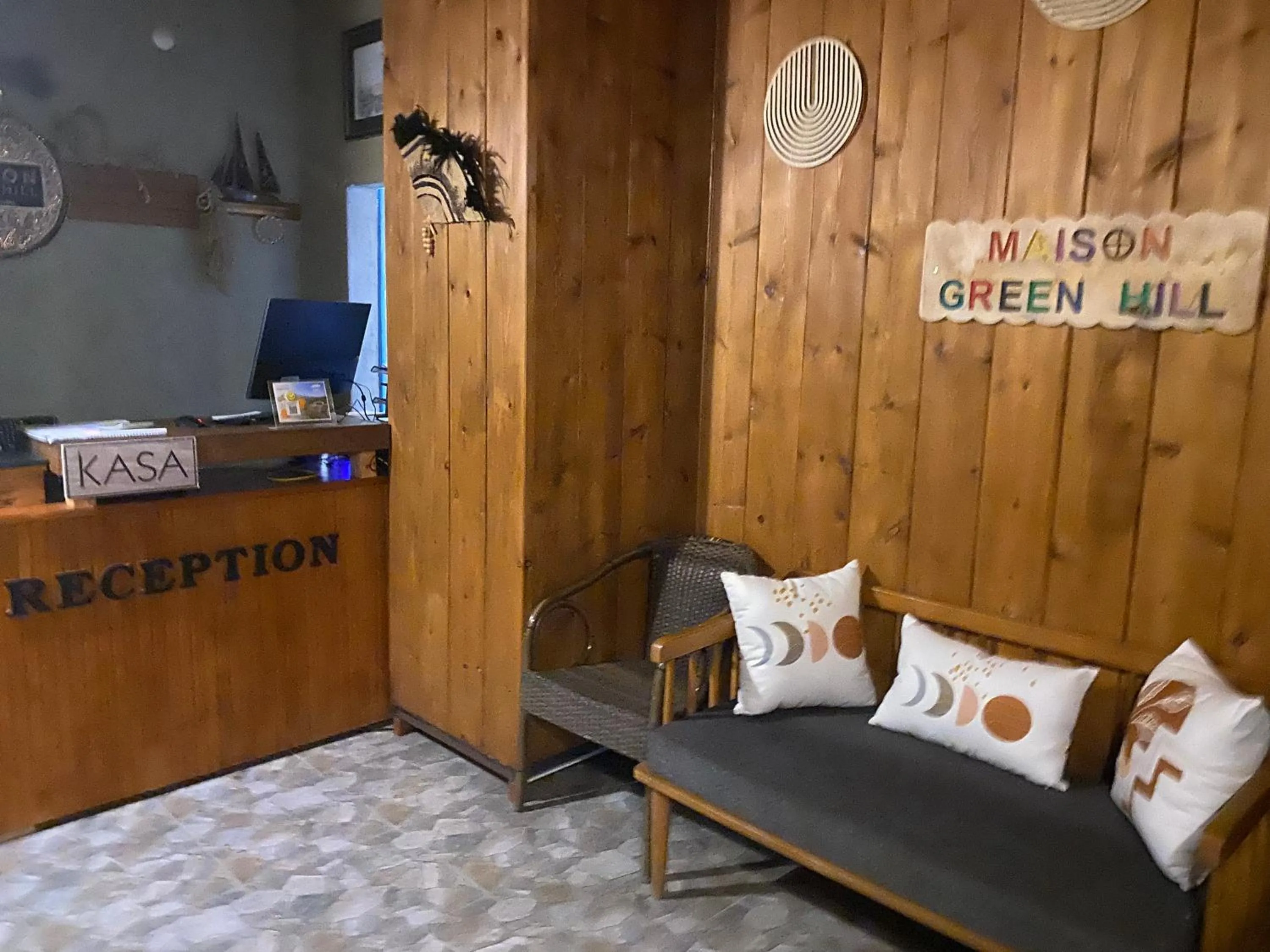 Lobby or reception in Maison Green Hill Hobbit Villas & Boutique Hotel