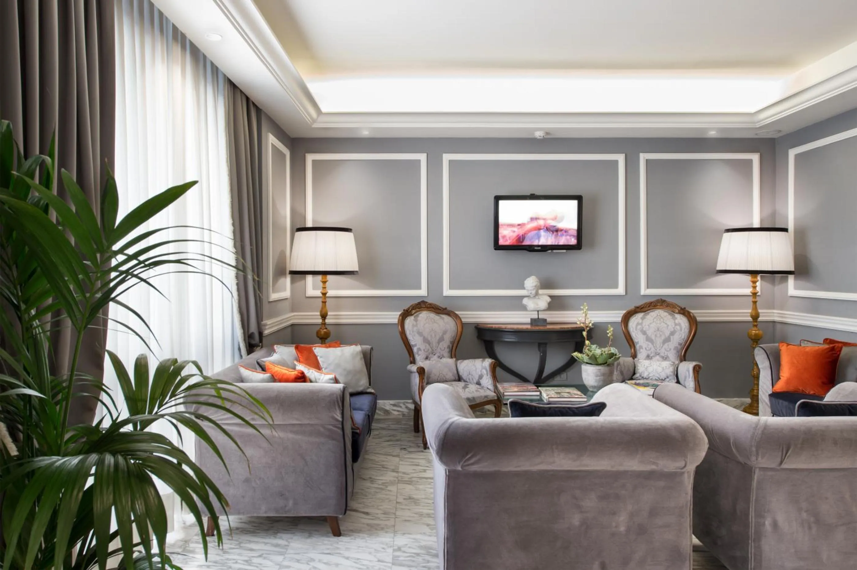Communal lounge/ TV room in Hotel Rapallo