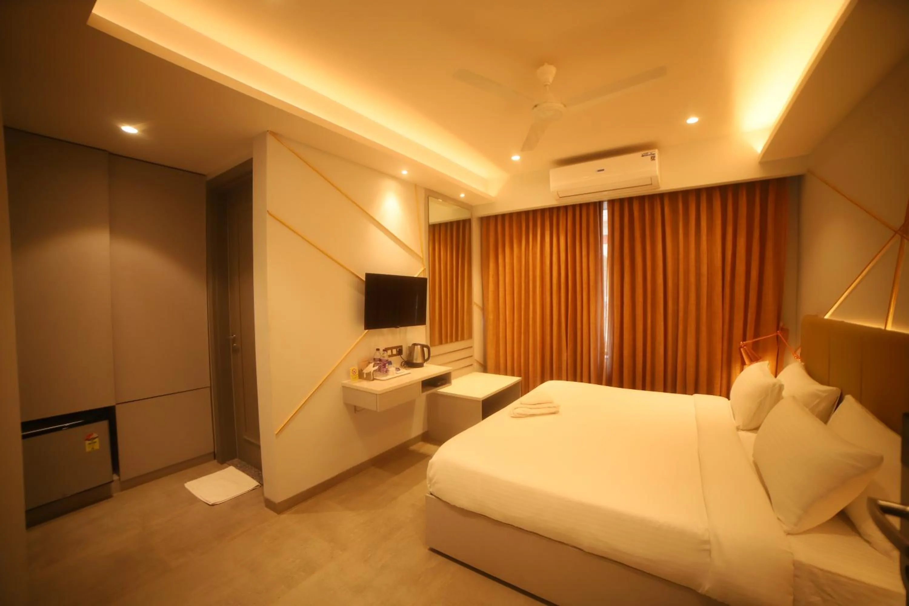 Photo of the whole room, Bed in Waltair Abode