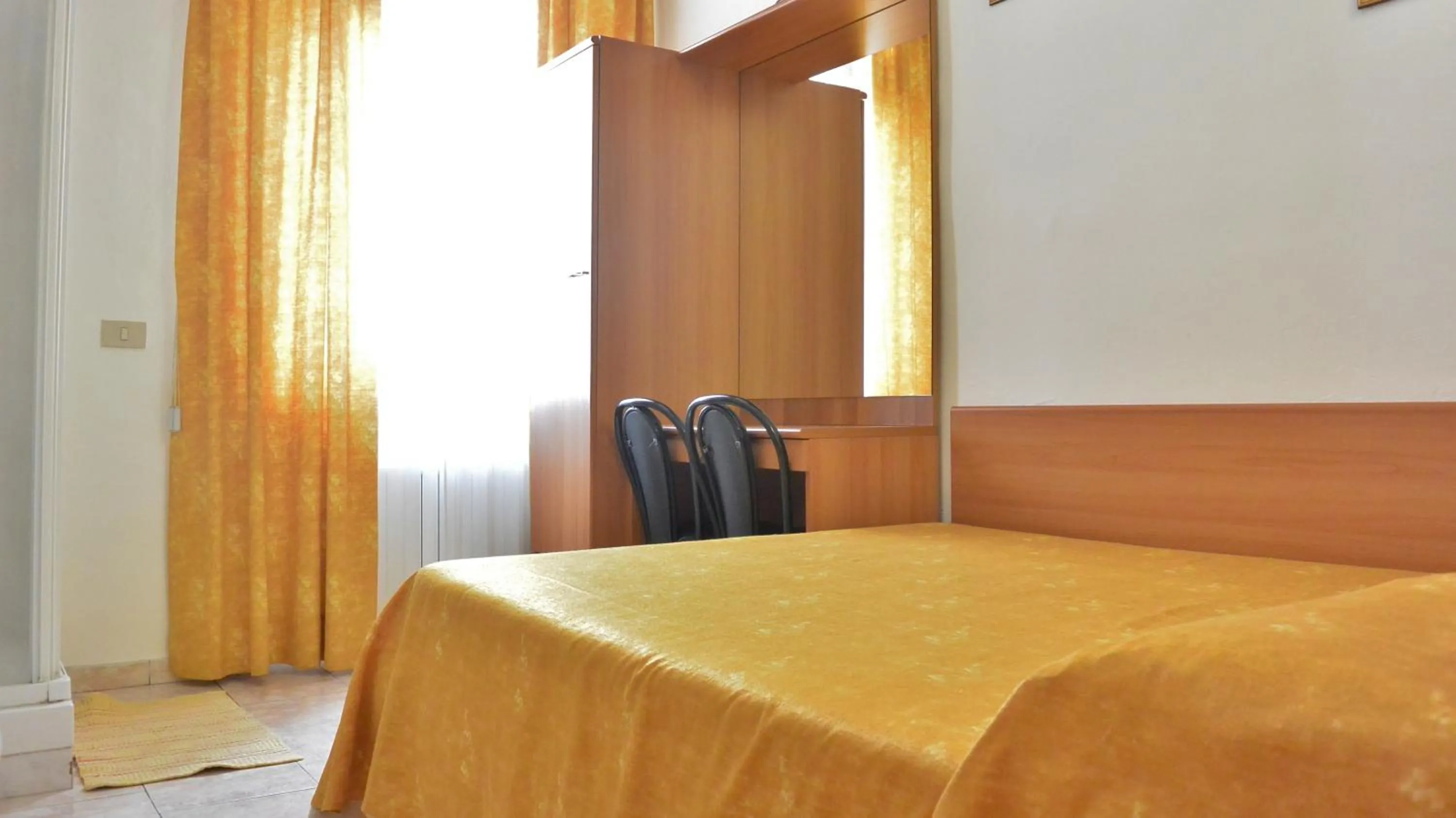 Bedroom, Bed in Hotel Mignon