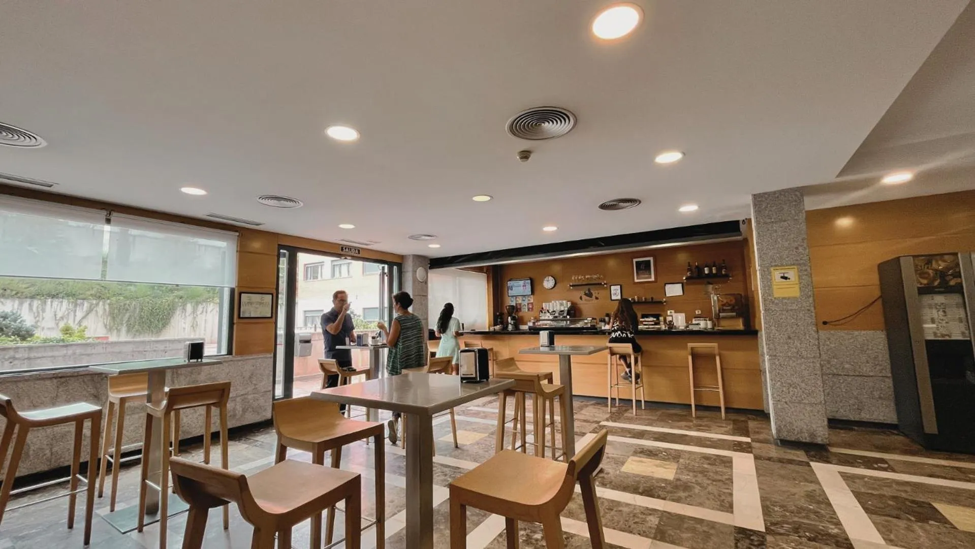 Restaurant/places to eat in Hotel-Apartamentos Tartesos