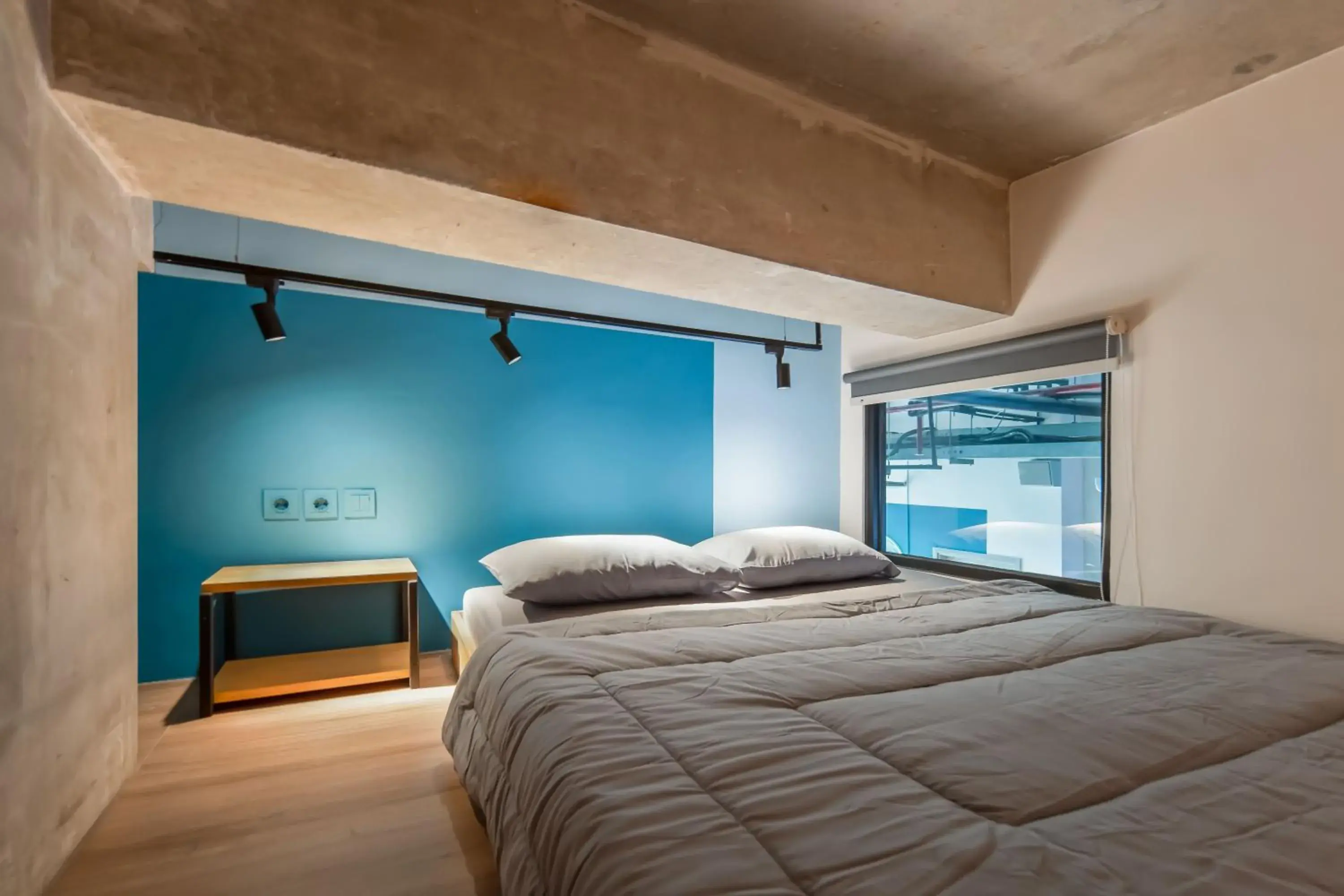 Deluxe Internal Window in Cove Hillcrest Deluxe Internal Window in Cove Hillcrest