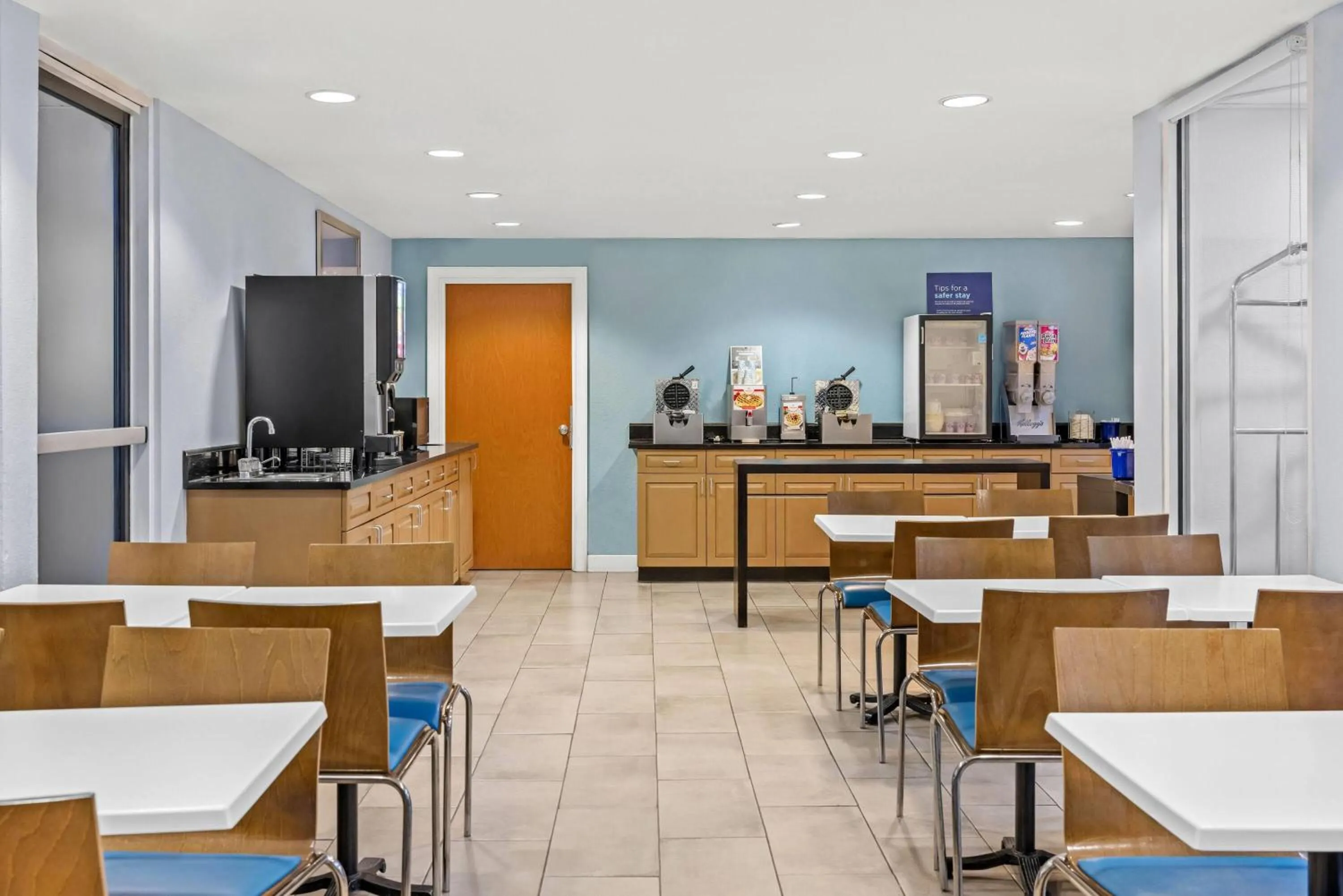 Restaurant/places to eat in Days Inn by Wyndham Chattanooga/Hamilton Place