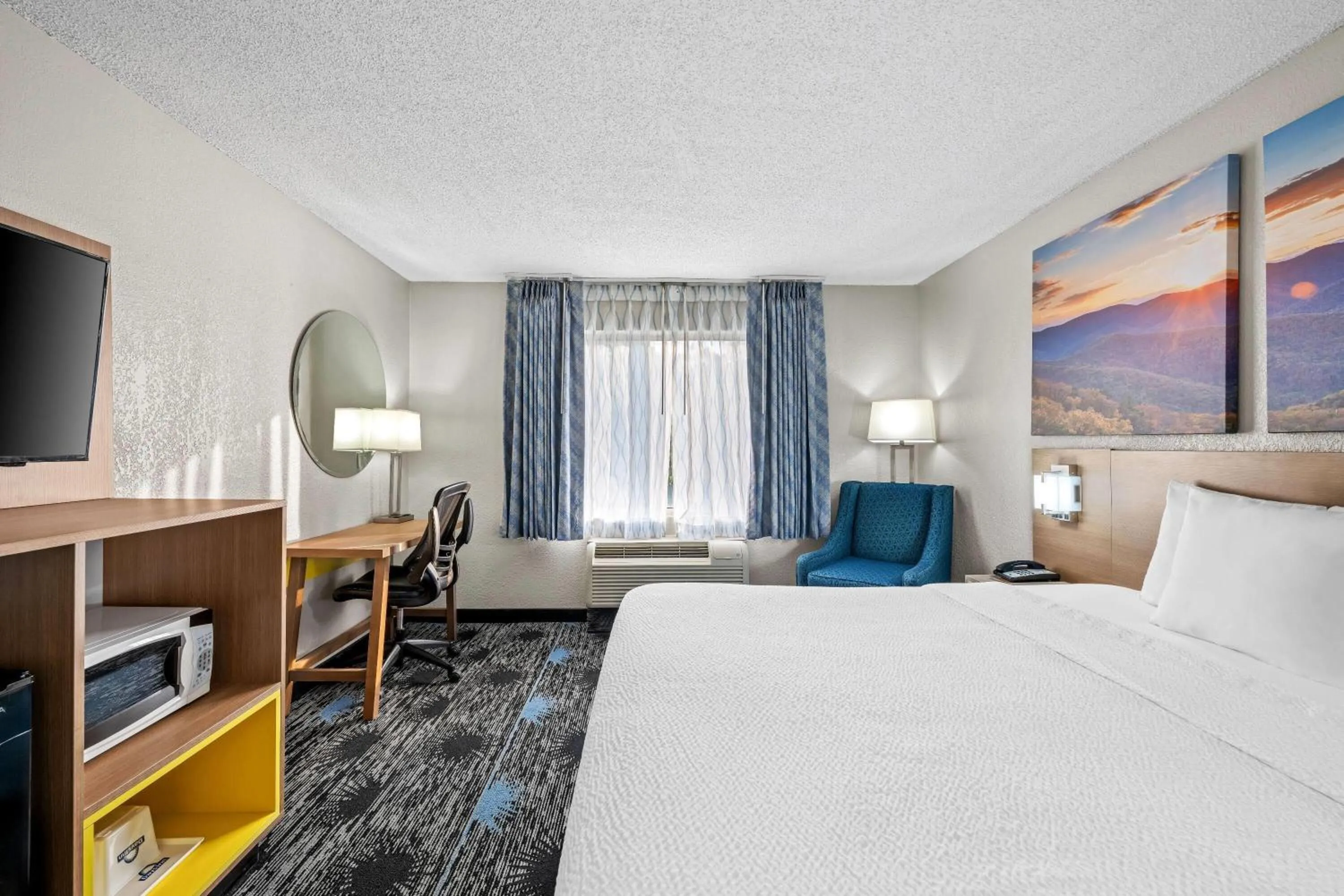 Bed in Days Inn by Wyndham Chattanooga/Hamilton Place