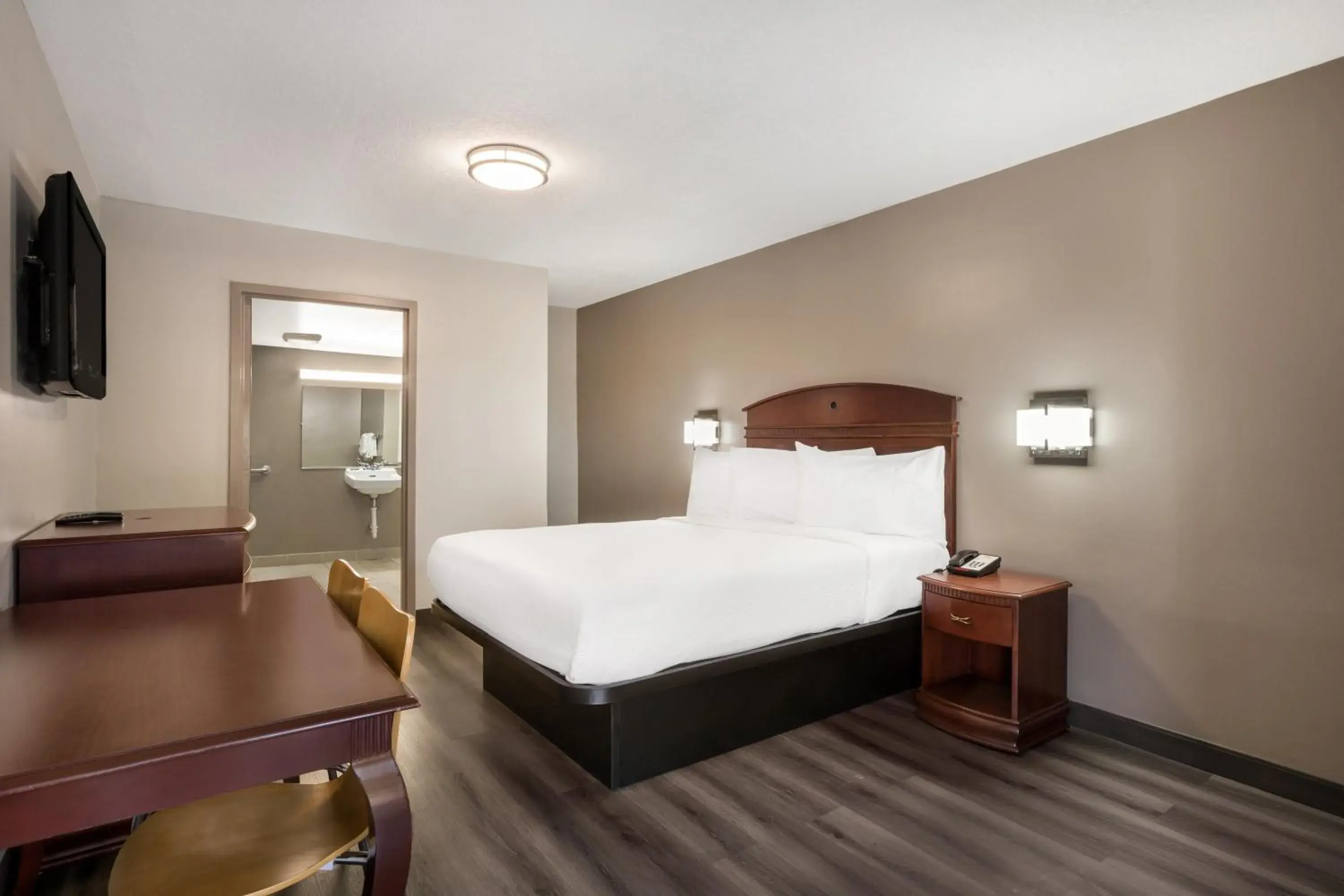 Queen Room - Disability Access in Red Carpet inn Edison Queen Room - Disability Access in Red Carpet inn Edison