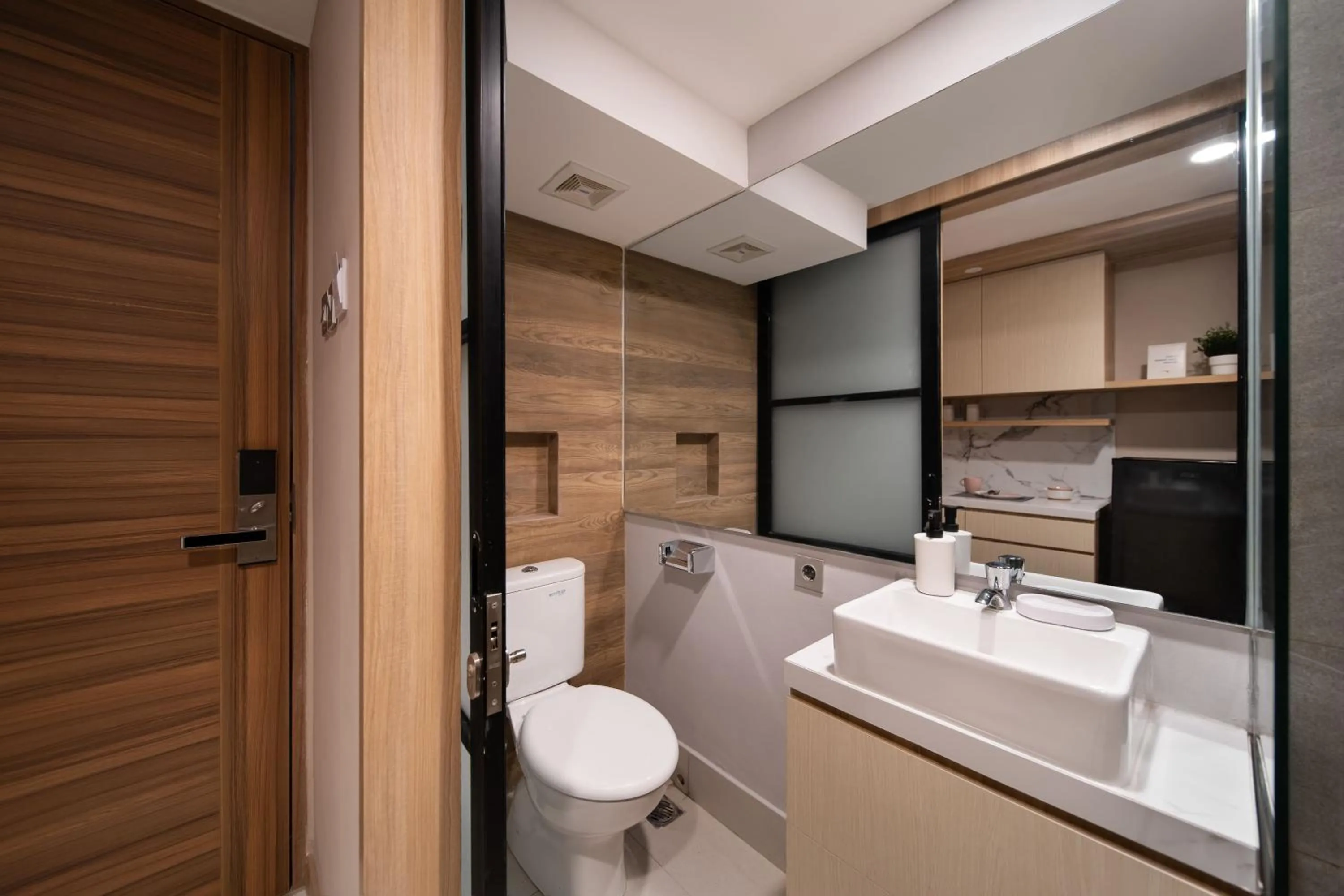 Toilet in Cove Prima