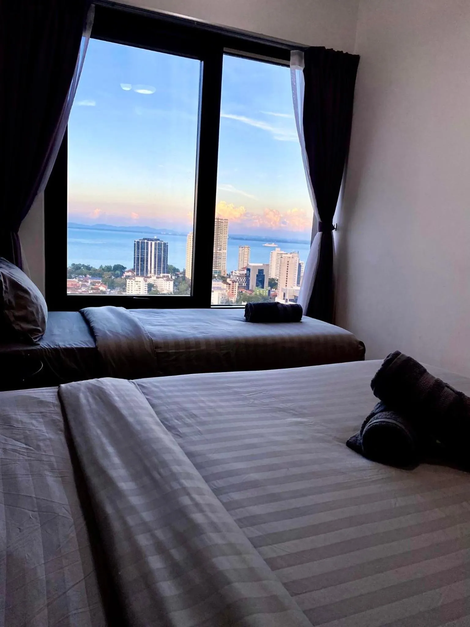 Bed in Tropicana 218 Macalister Sea & City View by stayCATion Homestay