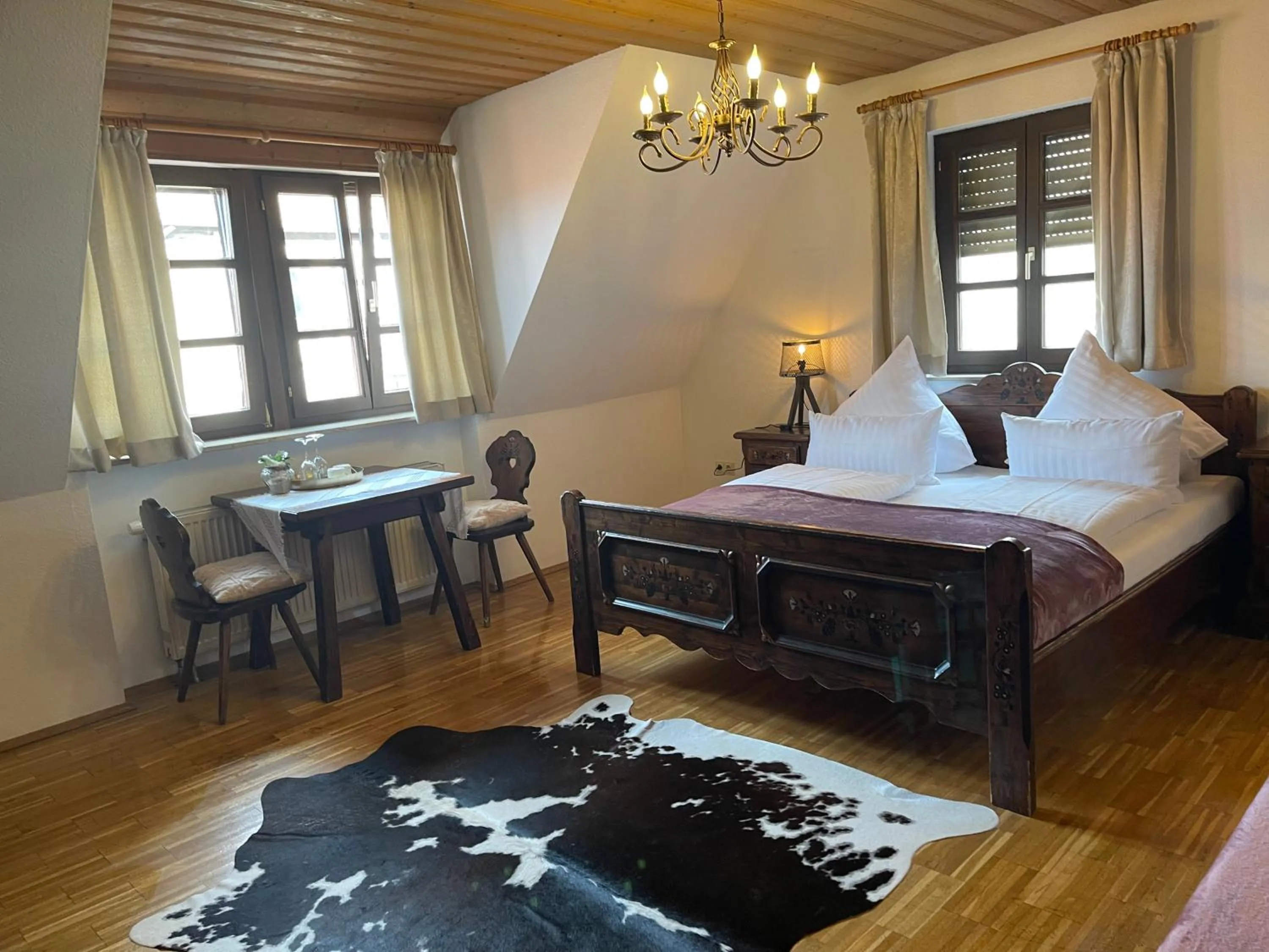 Photo of the whole room, Bed in Hotel und Restaurant Neuhauser