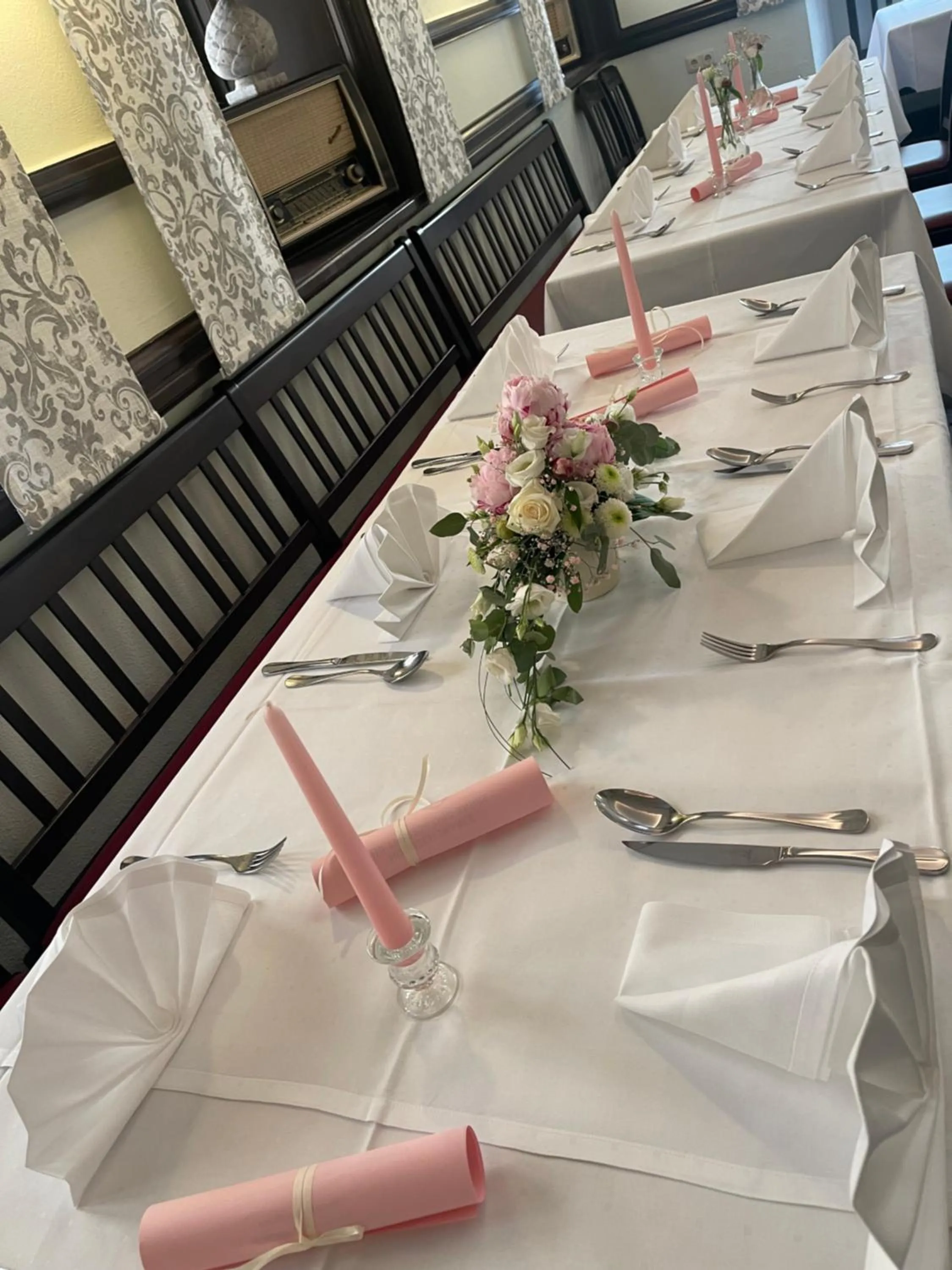 Restaurant/places to eat in Hotel und Restaurant Neuhauser