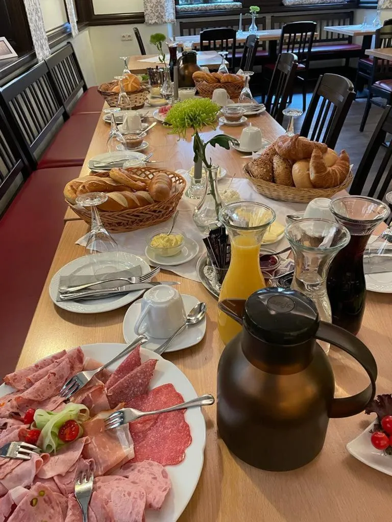 Breakfast in Hotel und Restaurant Neuhauser