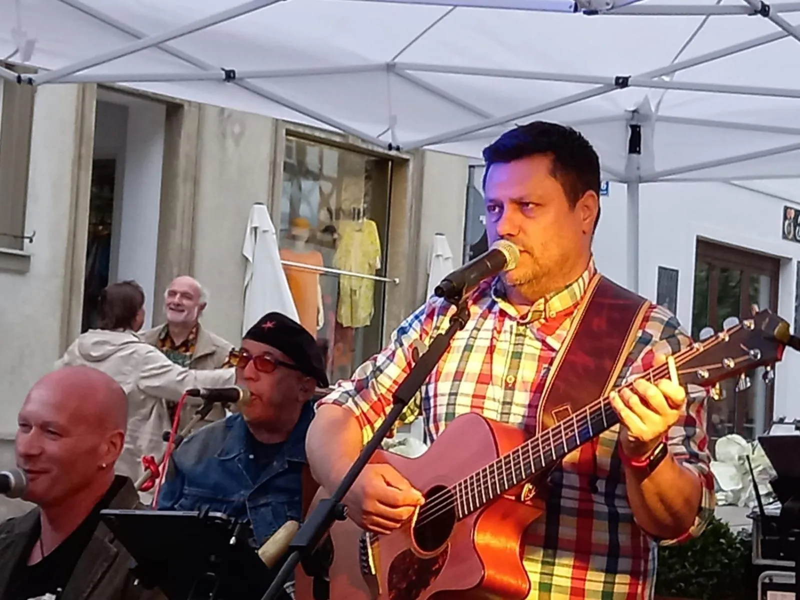 group of guests in Hotel und Restaurant Neuhauser