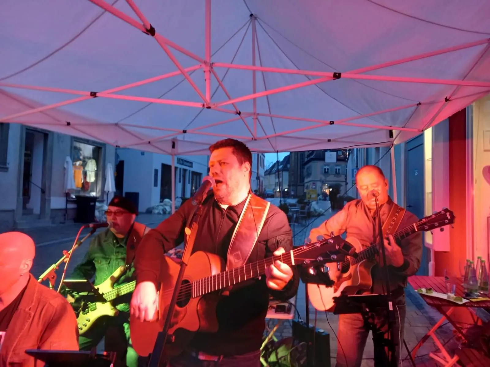 People in Hotel und Restaurant Neuhauser