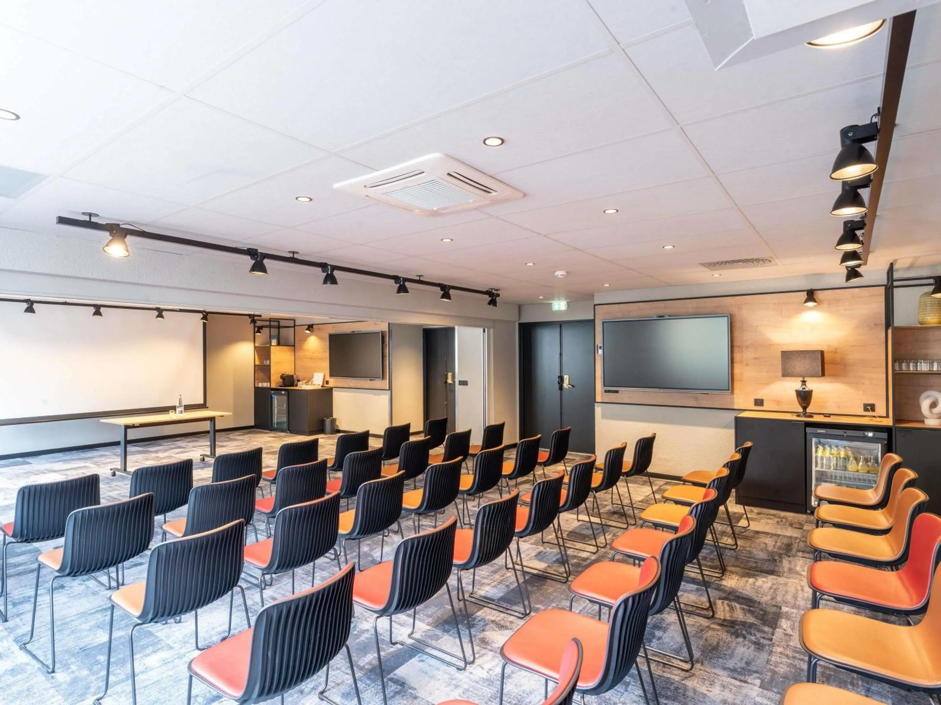 Meeting/conference room in ibis Paris Nord Porte de Saint Ouen