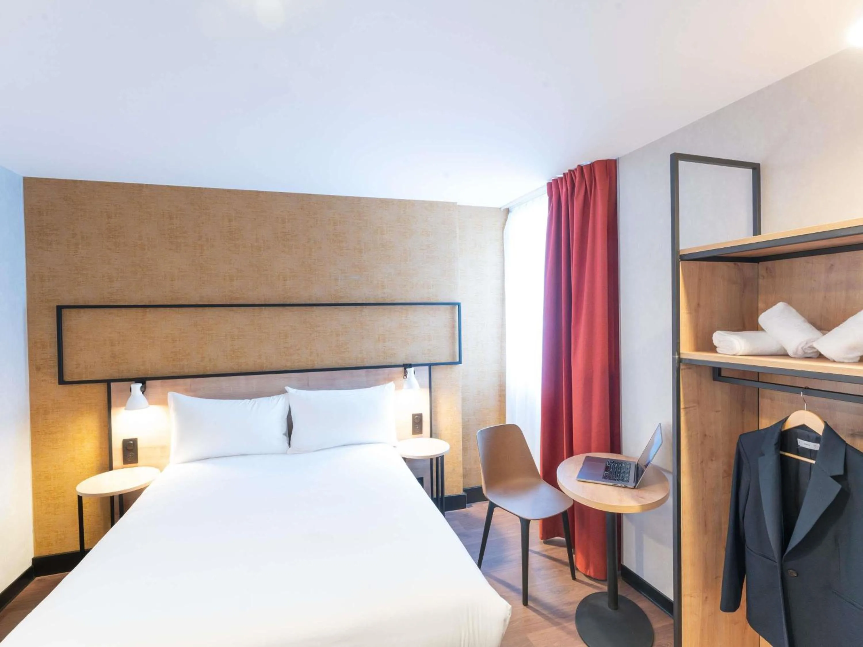 Property building, Bed in ibis Paris Nord Porte de Saint Ouen