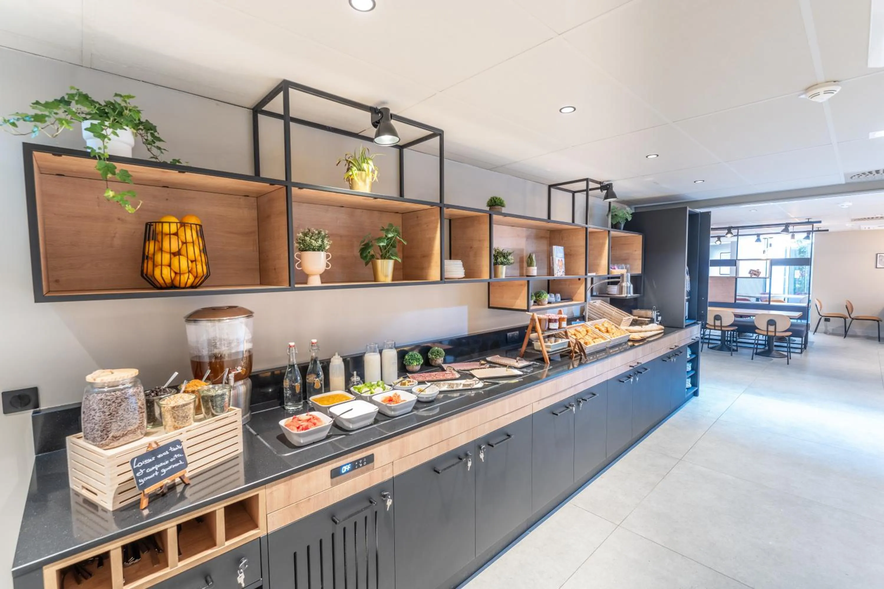 Breakfast in ibis Paris Nord Porte de Saint Ouen