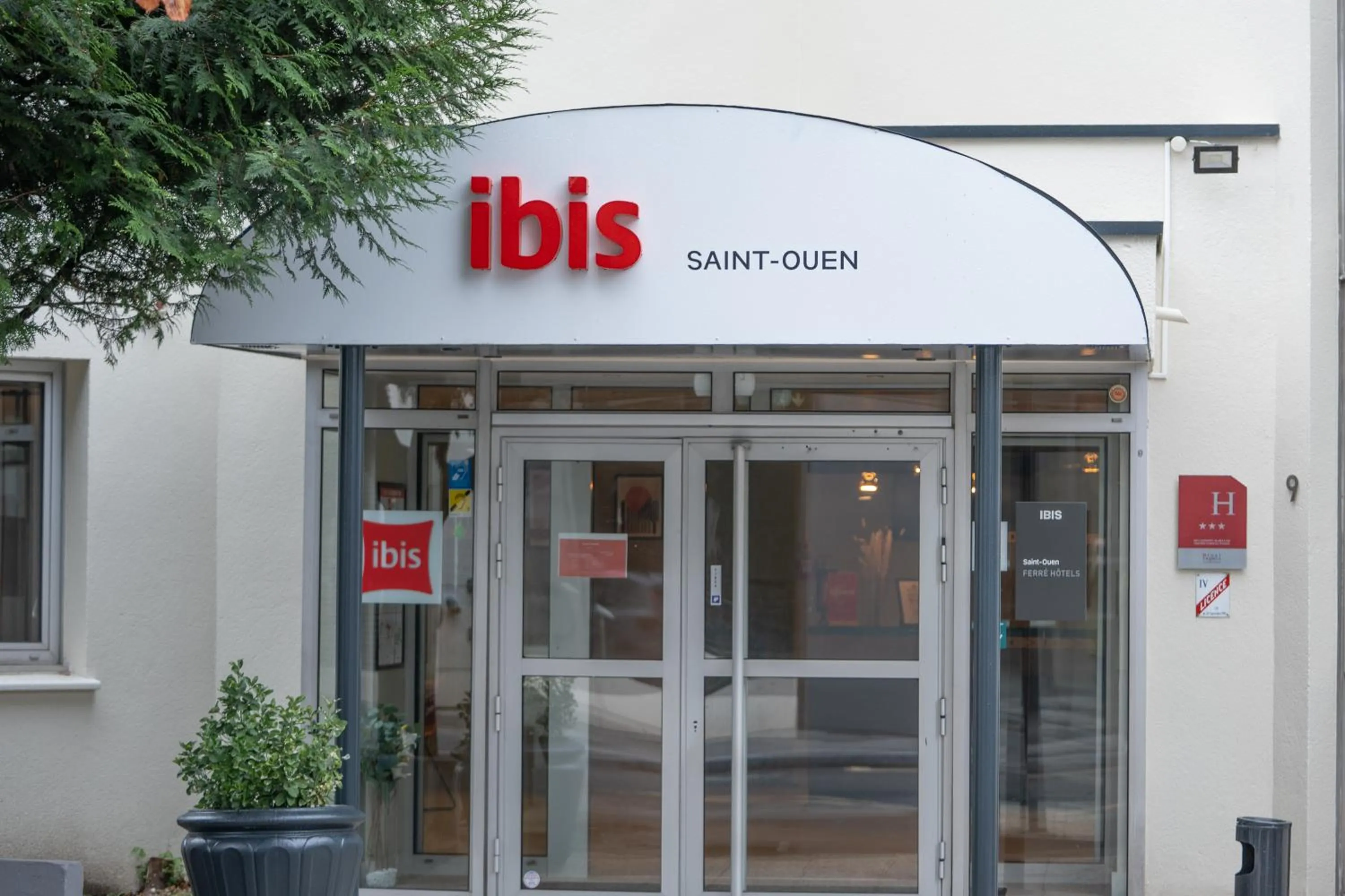 Facade/entrance in ibis Paris Nord Porte de Saint Ouen