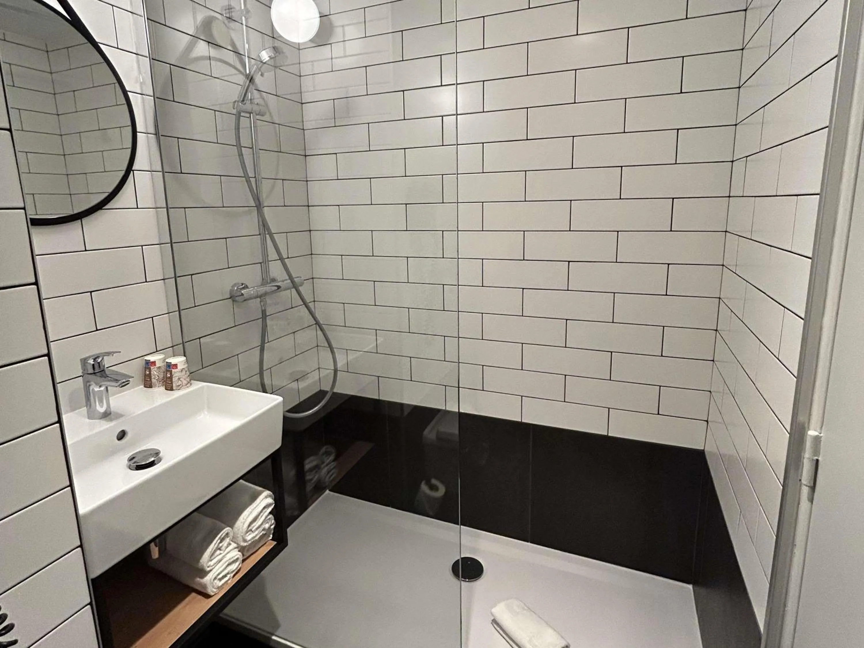 Bedroom in ibis Paris Nord Porte de Saint Ouen