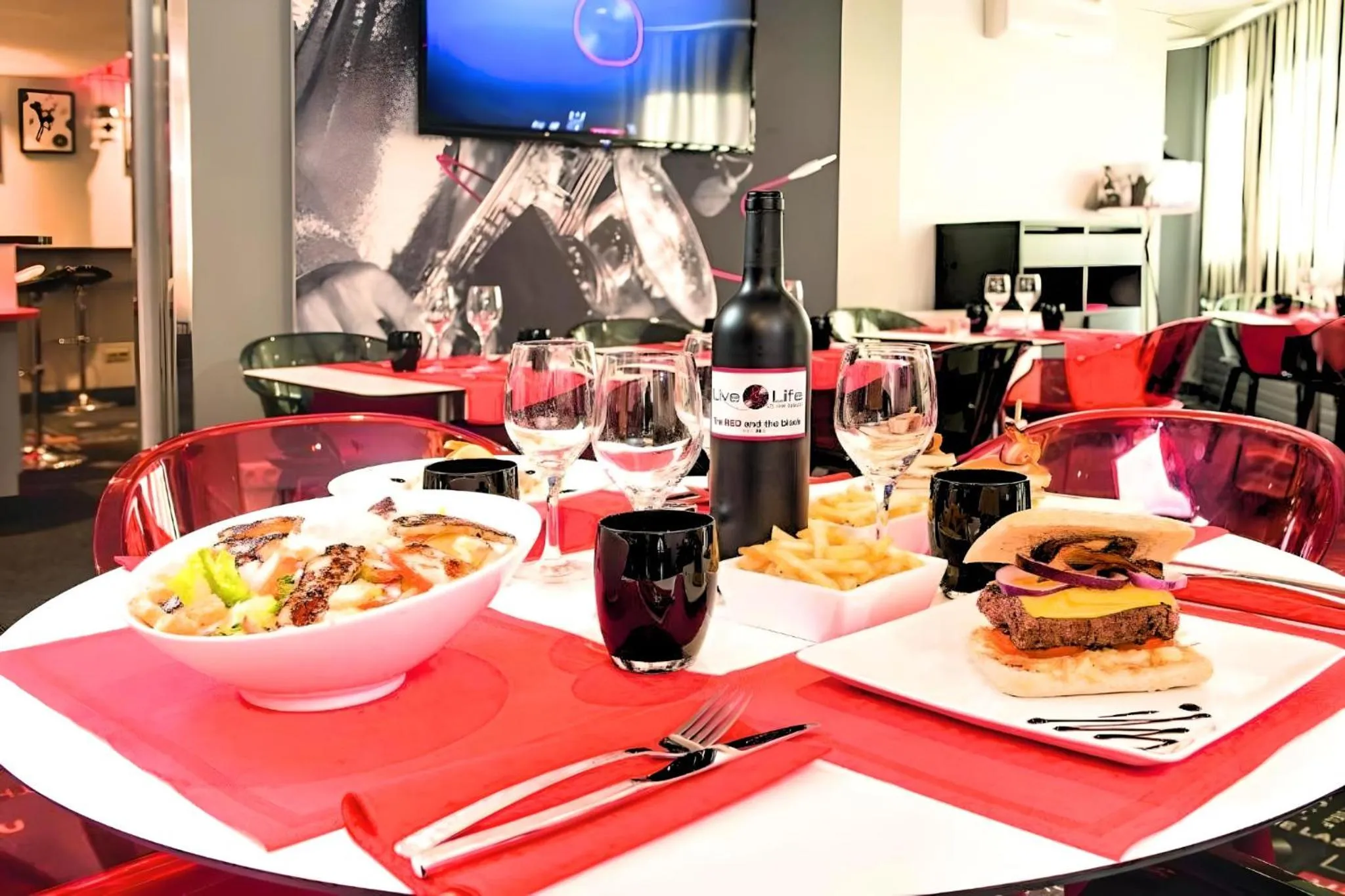 Food in Hotel Inn Paris Nord Porte de Saint Ouen