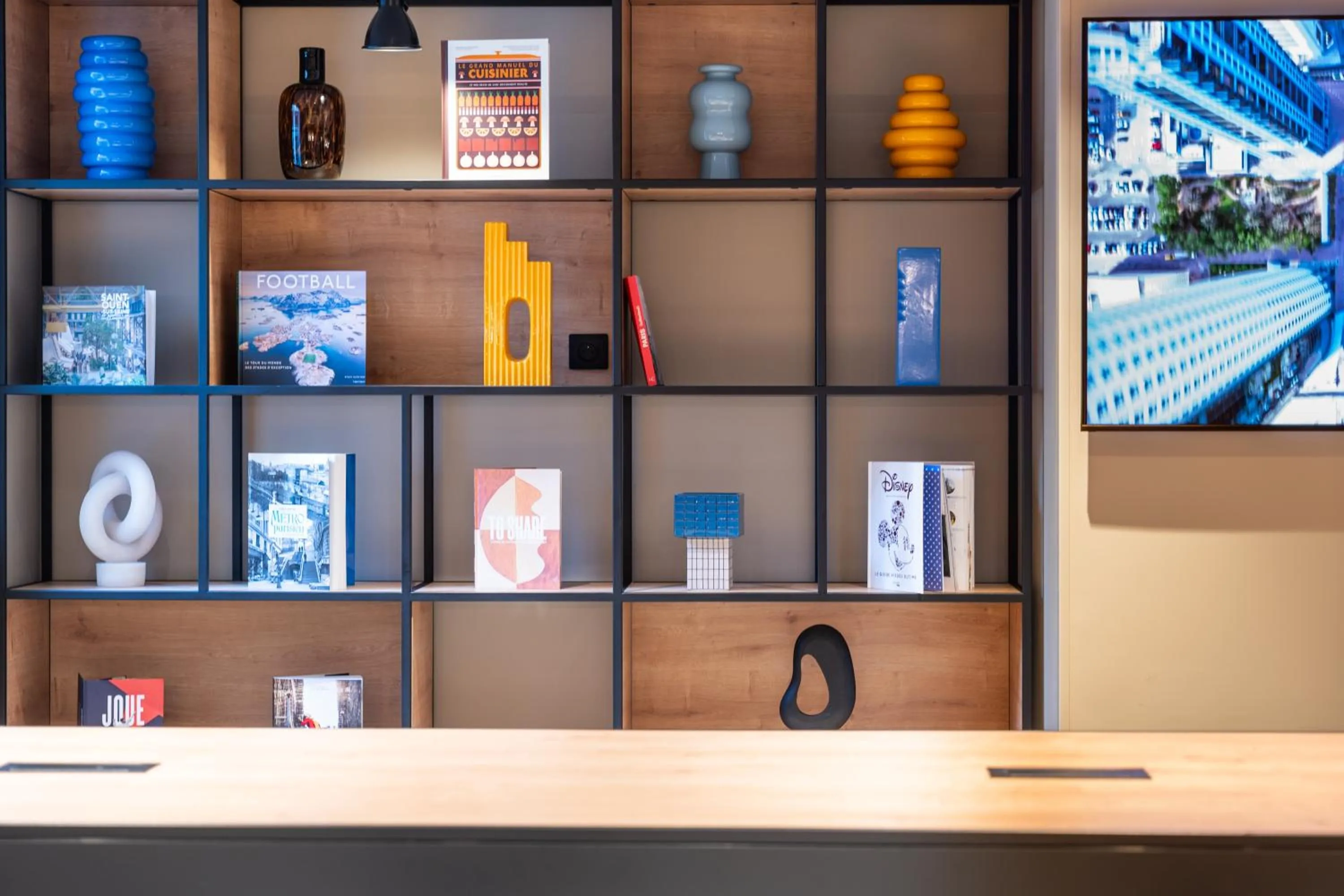 Seating area in ibis Paris Nord Porte de Saint Ouen