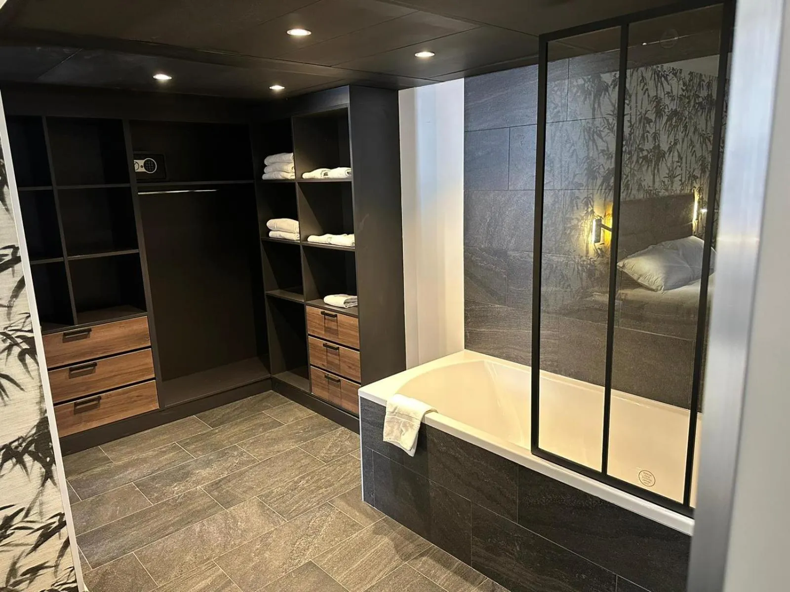 Bathroom in Hotel Inn Paris Nord Porte de Saint Ouen