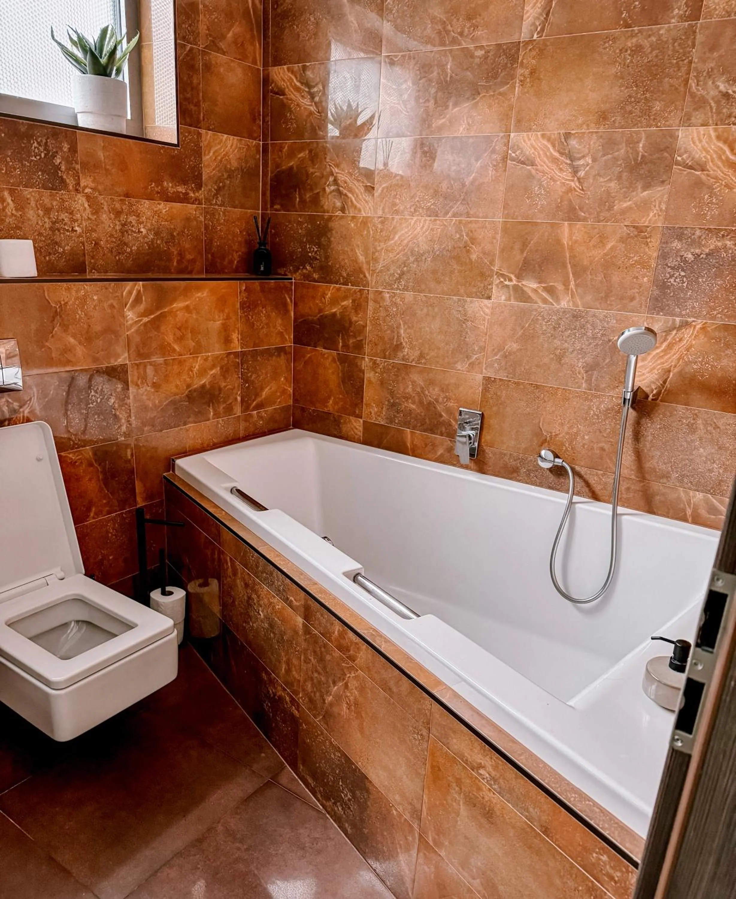 Toilet in Atelier Lanna