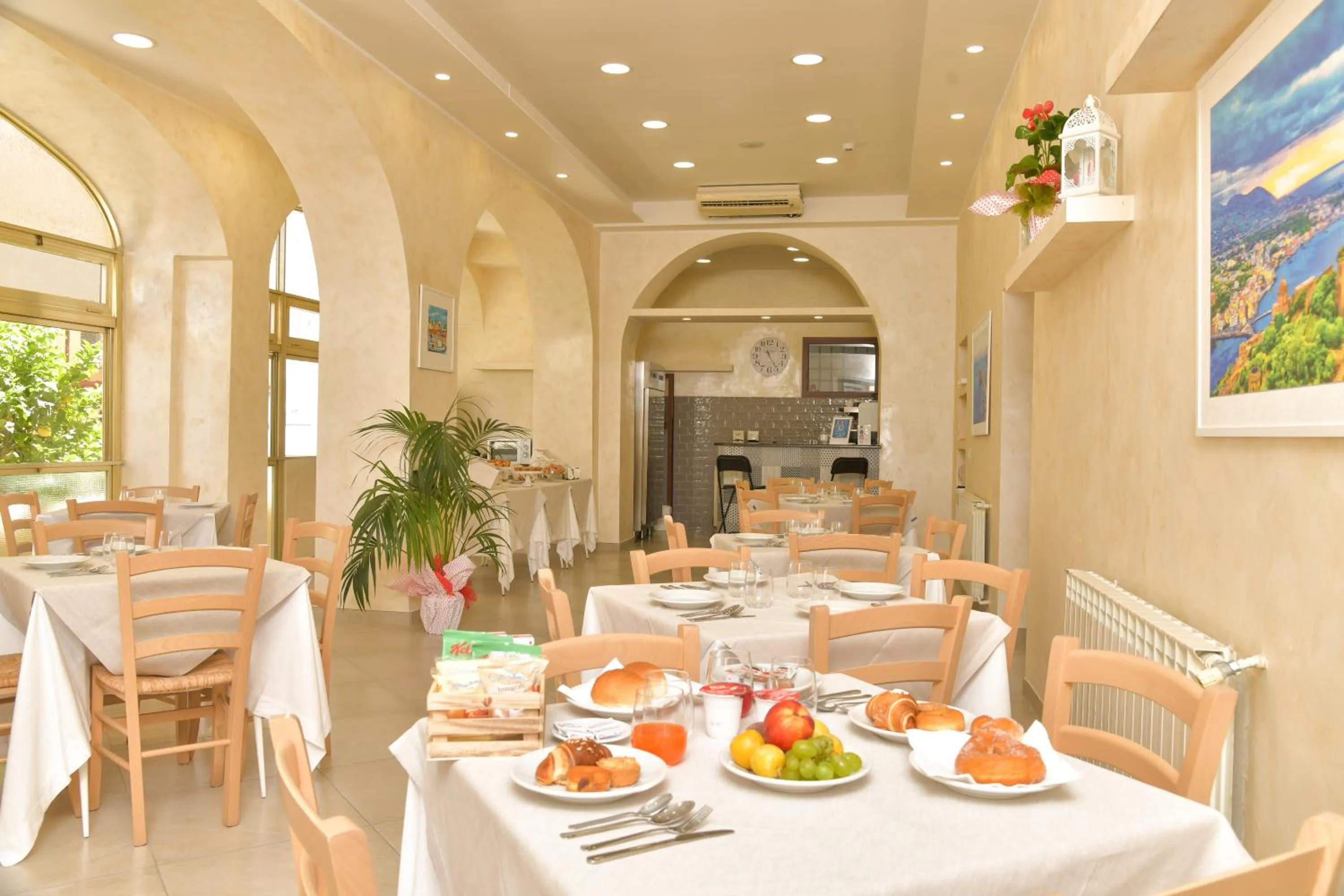 Restaurant/places to eat in Albergo Atlantic