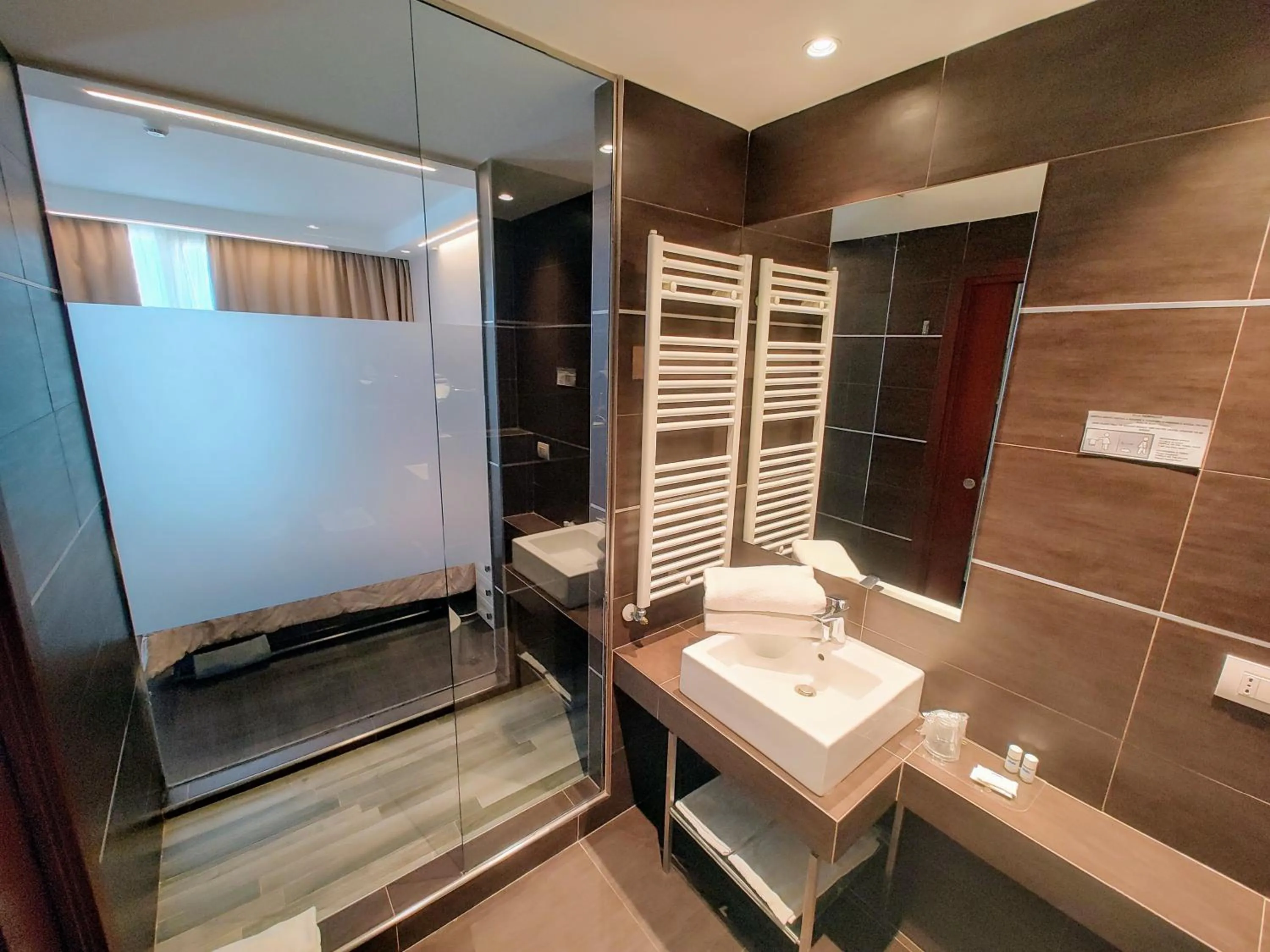 Shower in Hotel Datini