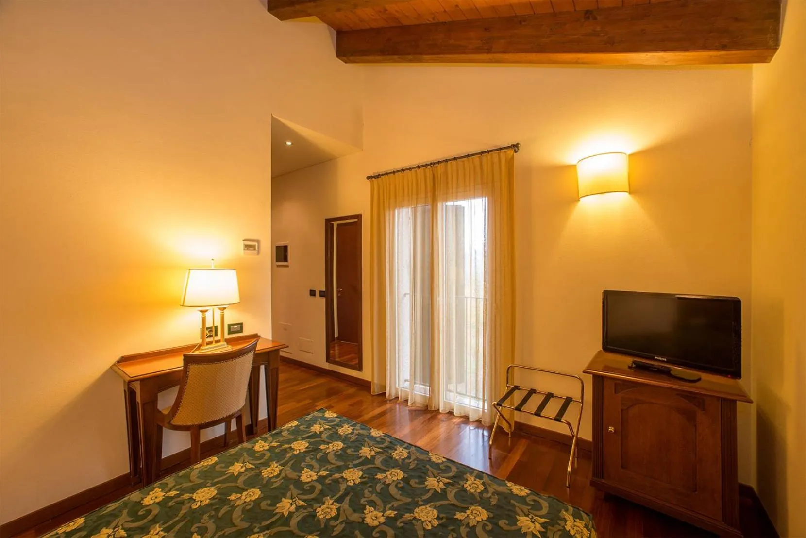 Photo of the whole room, Bed in Hotel Conteverde