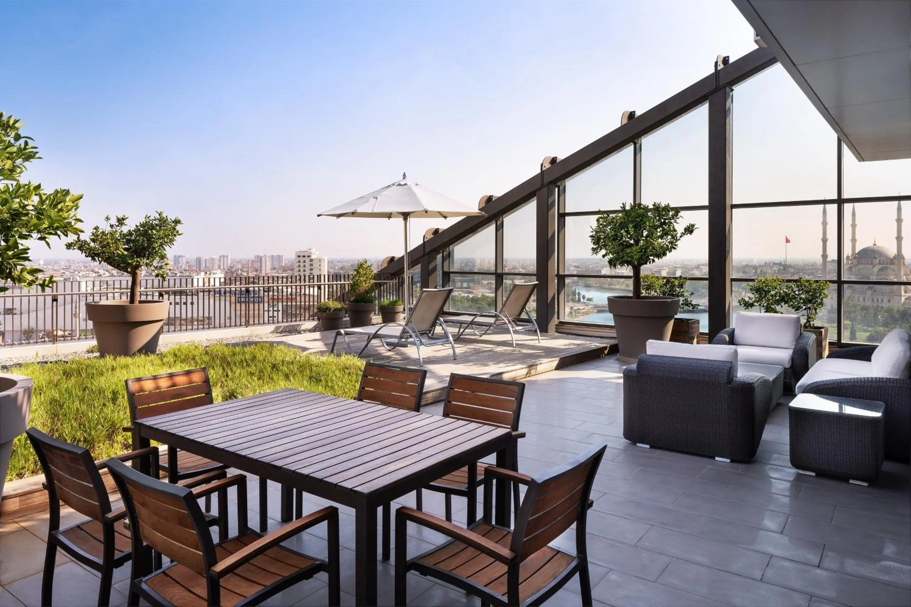 Photo of the whole room in Sheraton Grand Adana