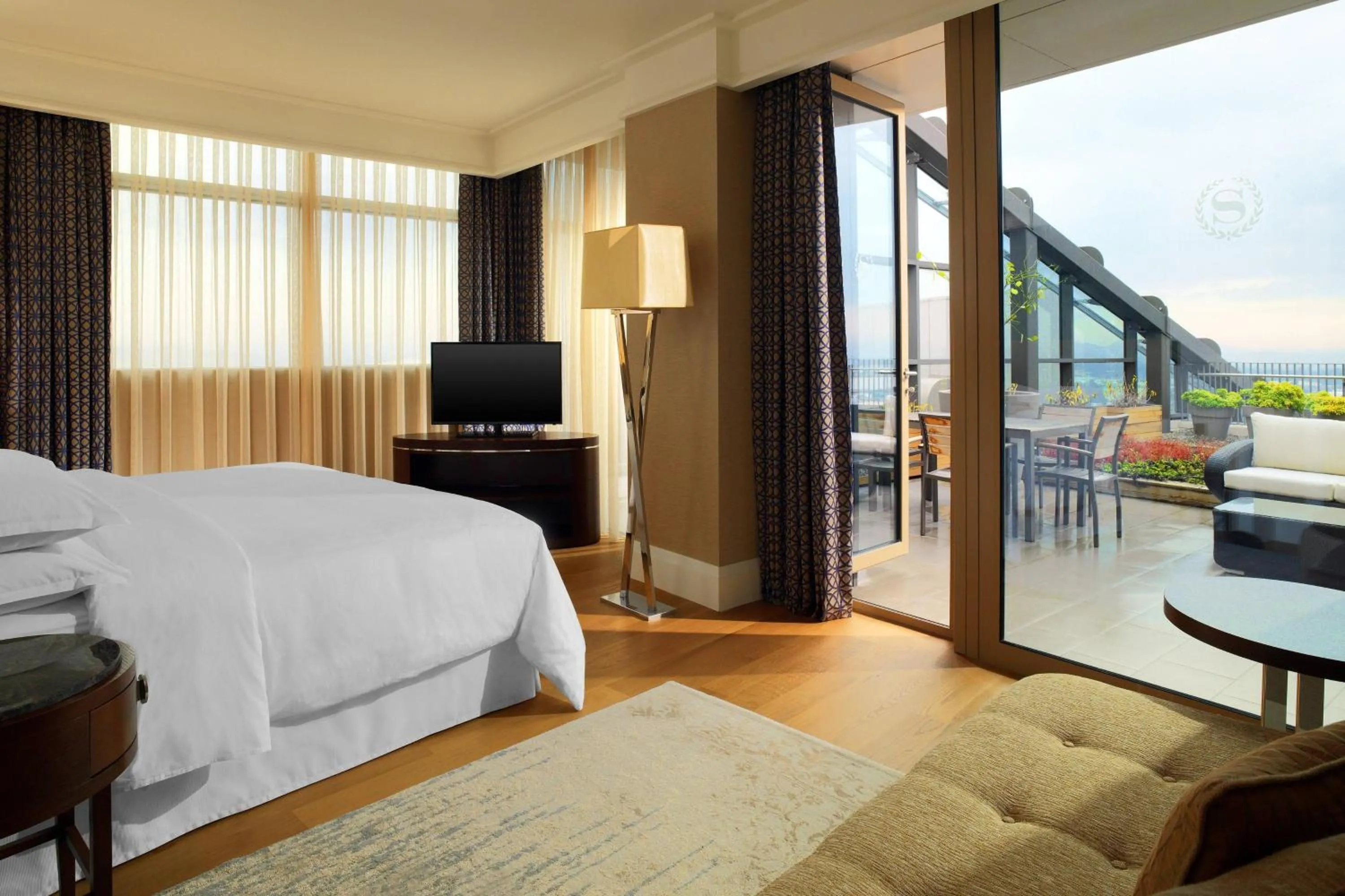 Bedroom, Bed in Sheraton Grand Adana