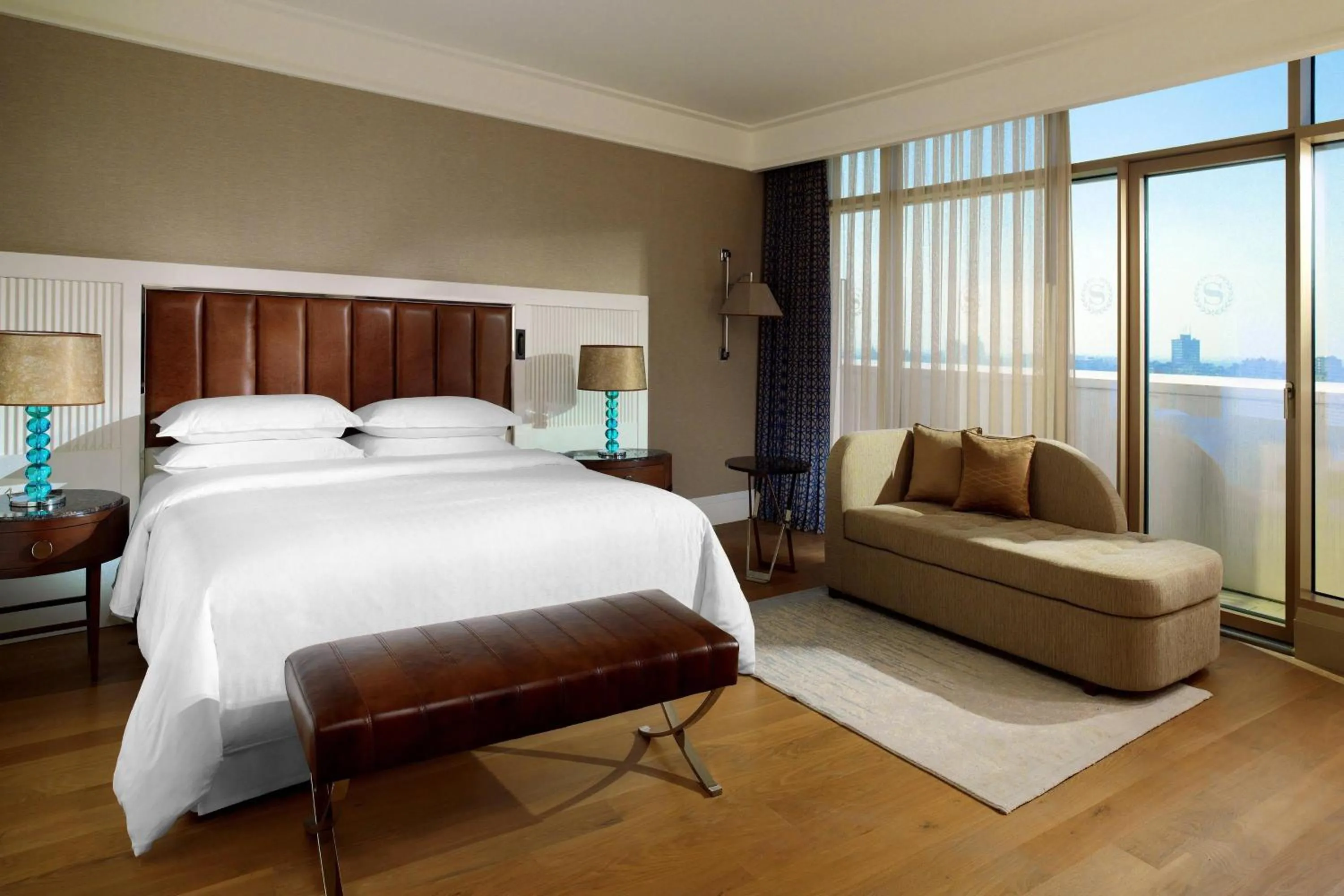Bedroom, Bed in Sheraton Grand Adana
