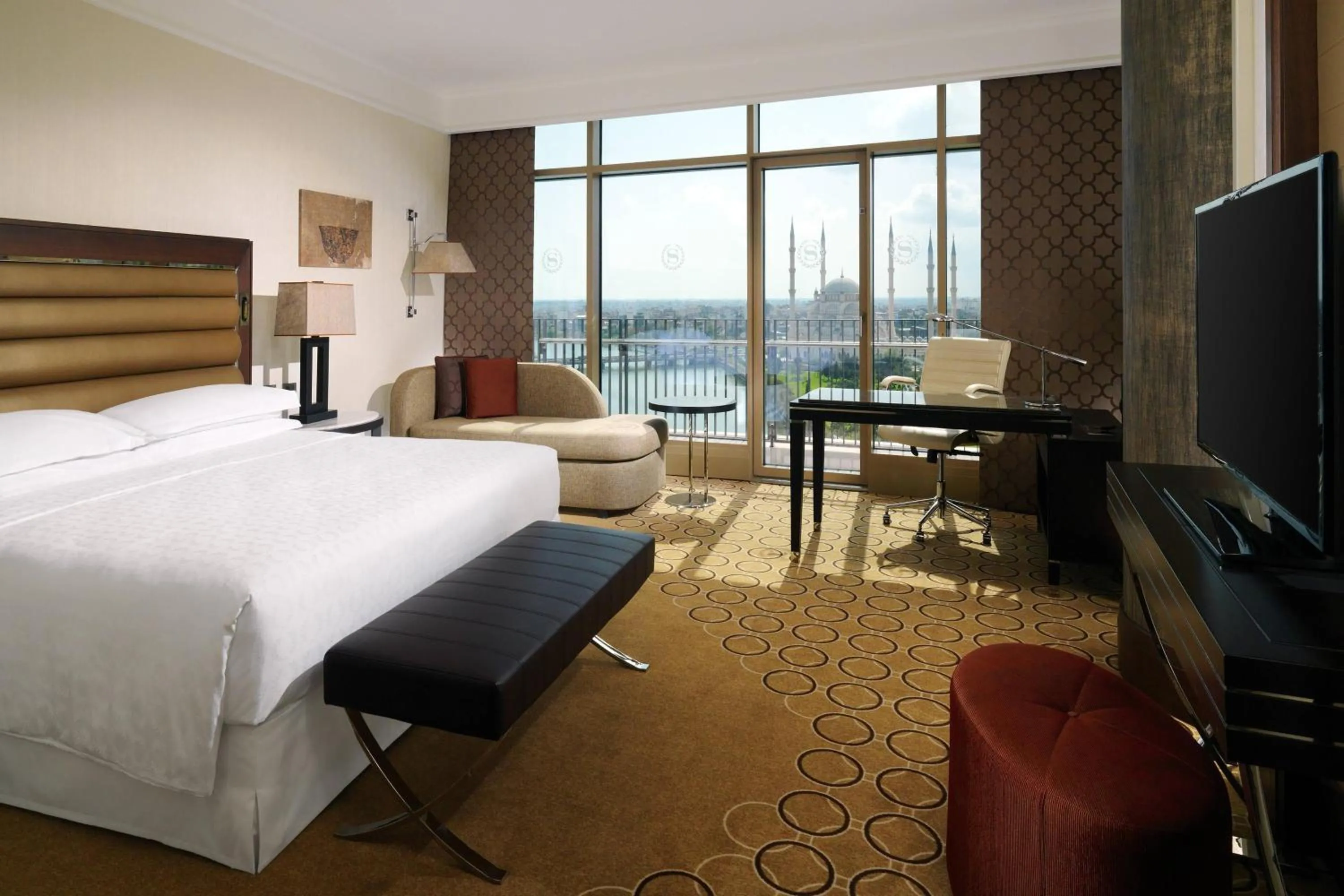 Photo of the whole room, Bed in Sheraton Grand Adana