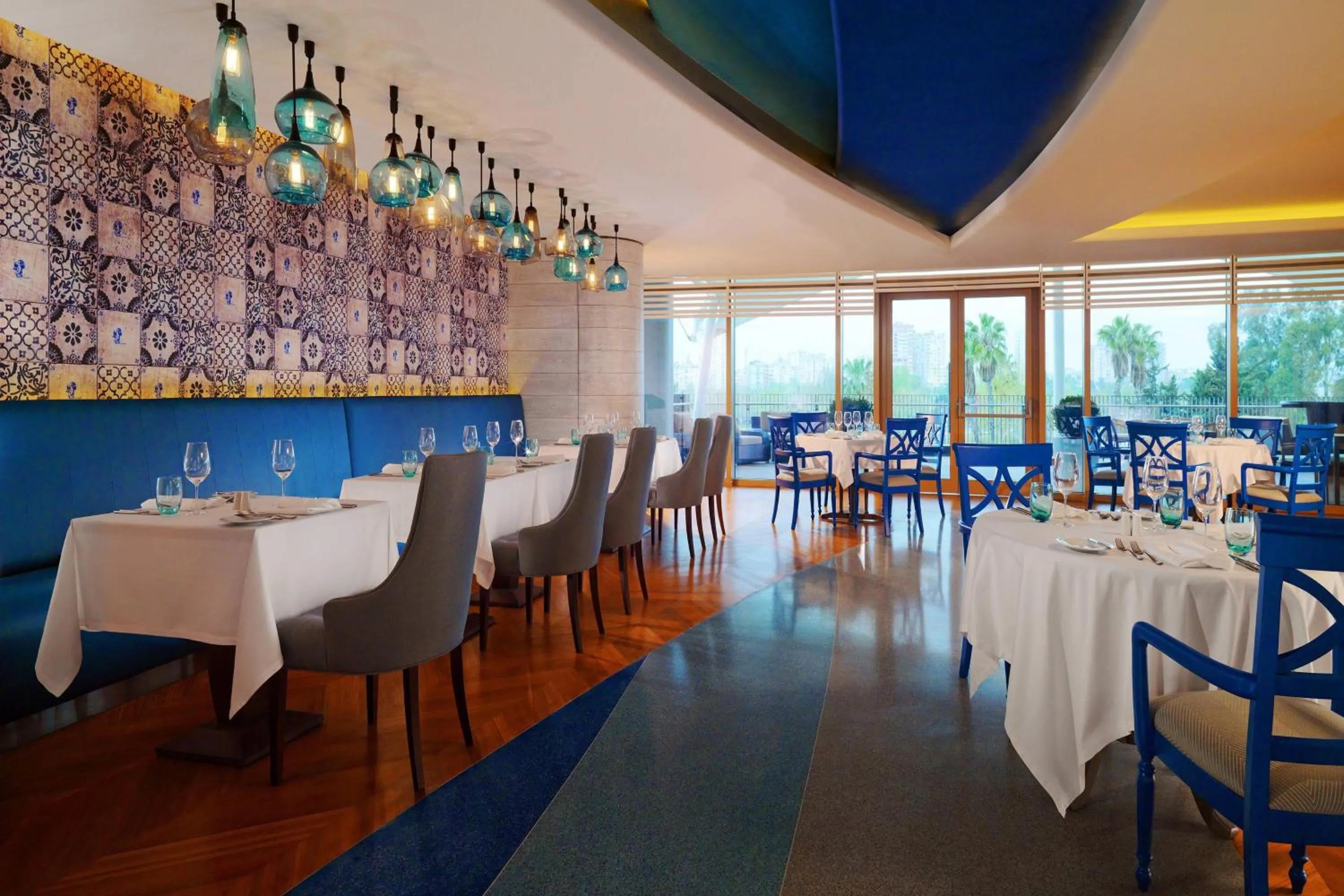 Restaurant/places to eat in Sheraton Grand Adana