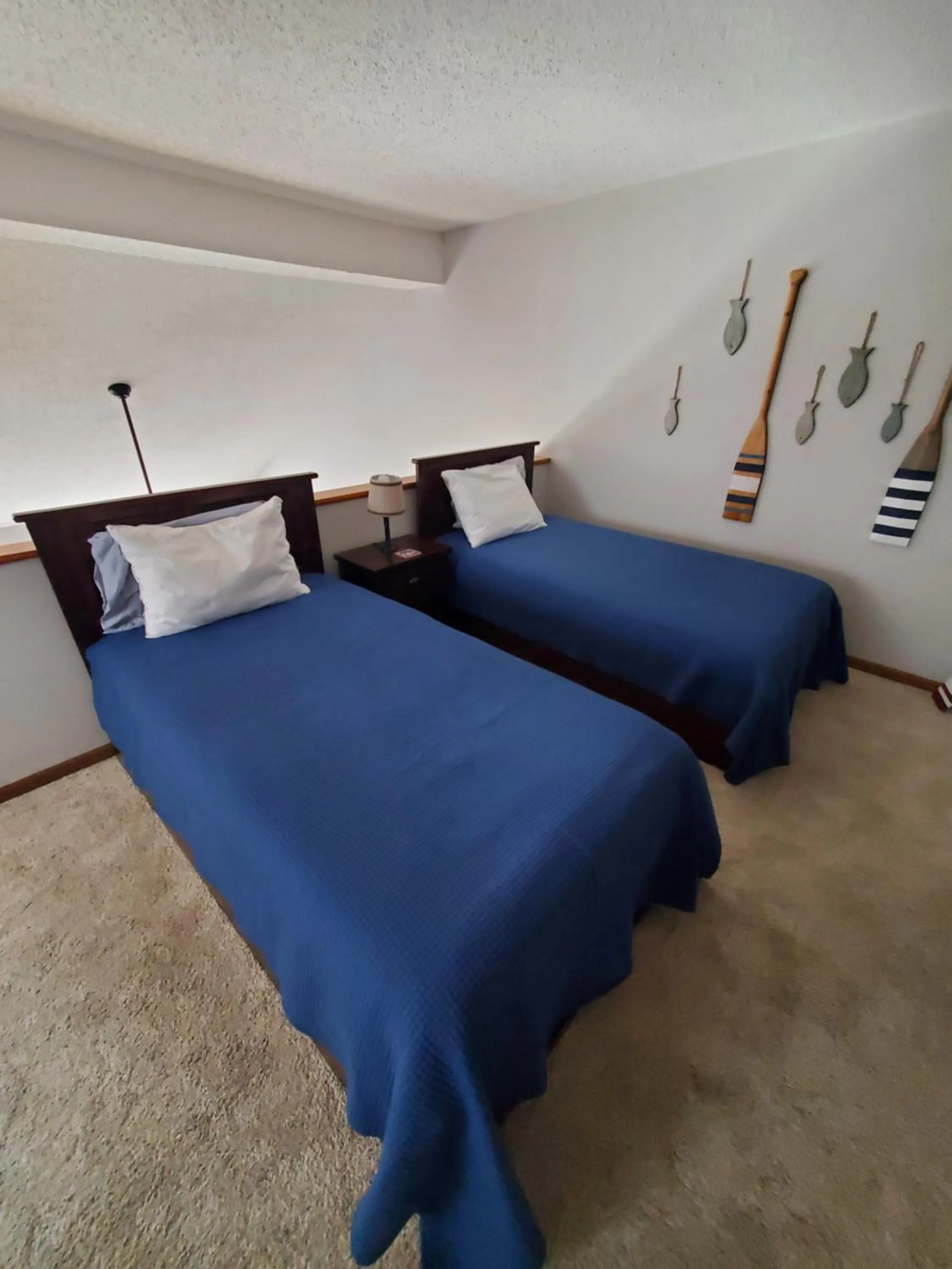 Bedroom, Bed in Treehouse Condos - Branson
