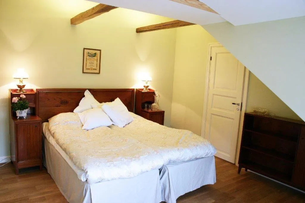 Bed in Farmors Lycka