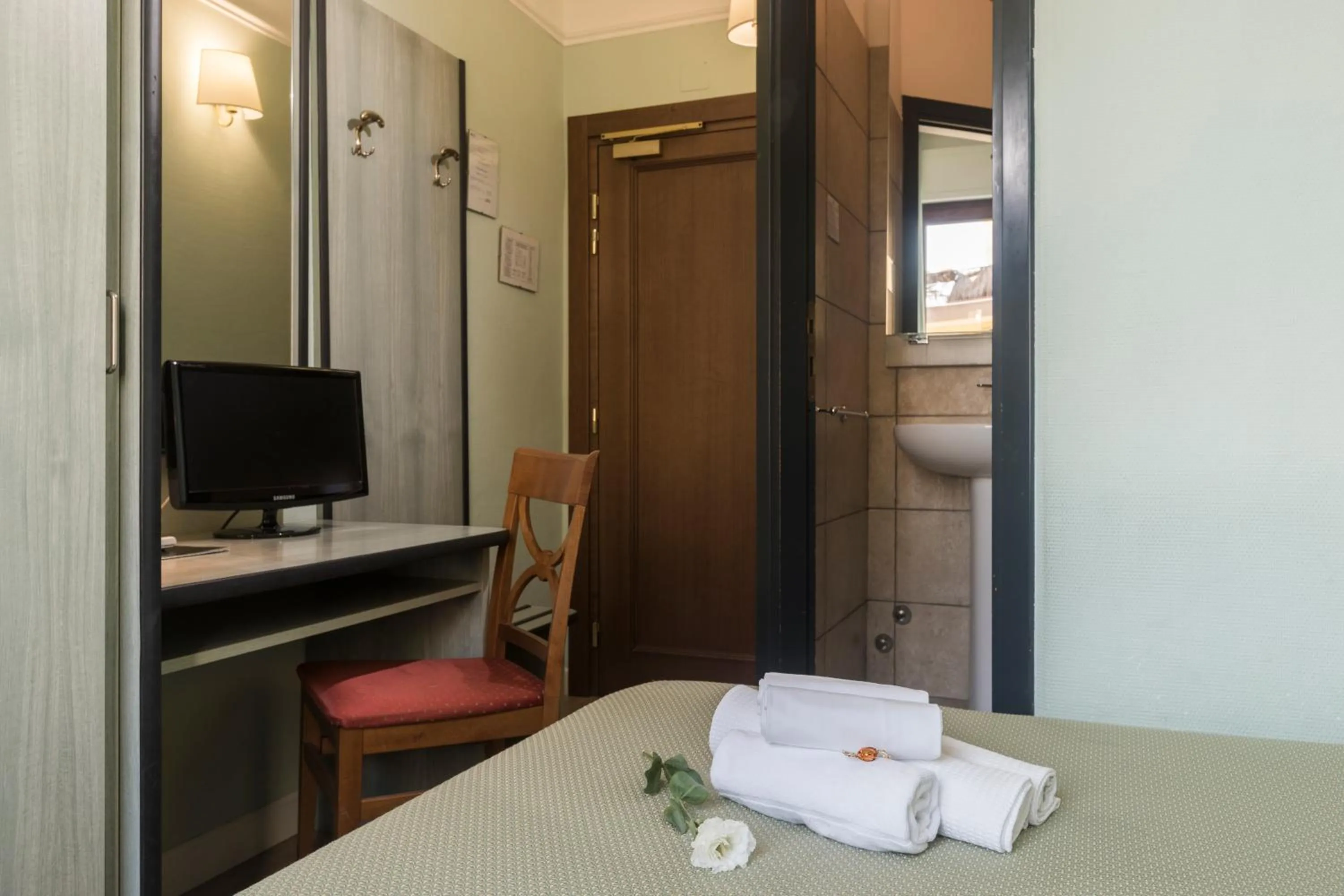 Bedroom, Bed in Hotel Villa Rosa