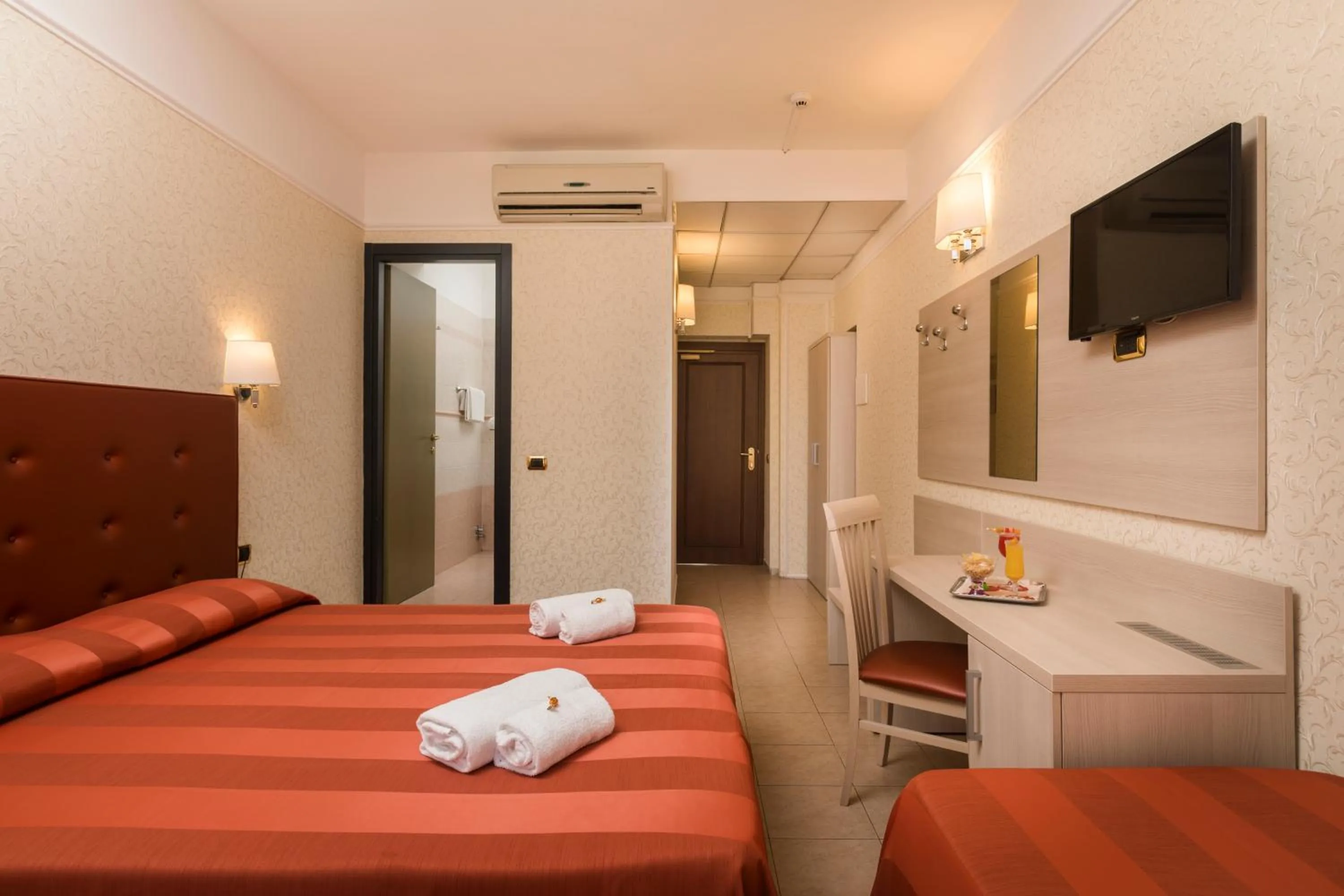 Bedroom, Bed in Hotel Villa Rosa