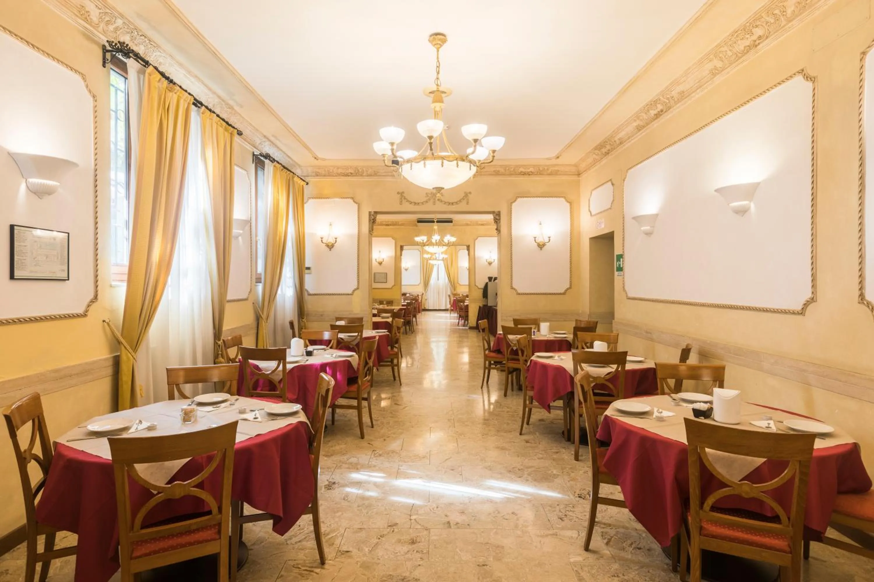 Restaurant/places to eat in Hotel Villa Rosa