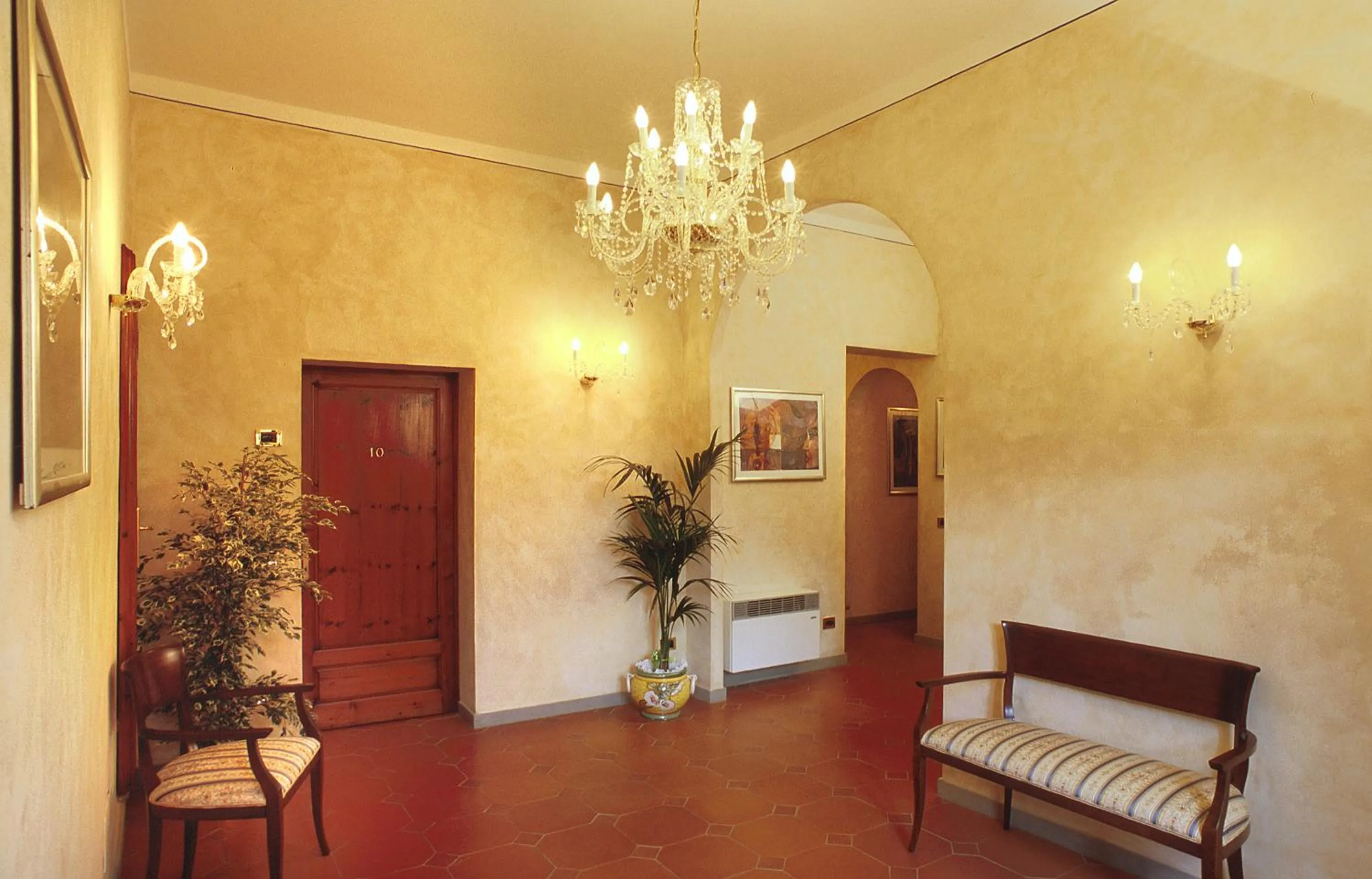Communal lounge/ TV room in B&B Palazzo Al Torrione 2