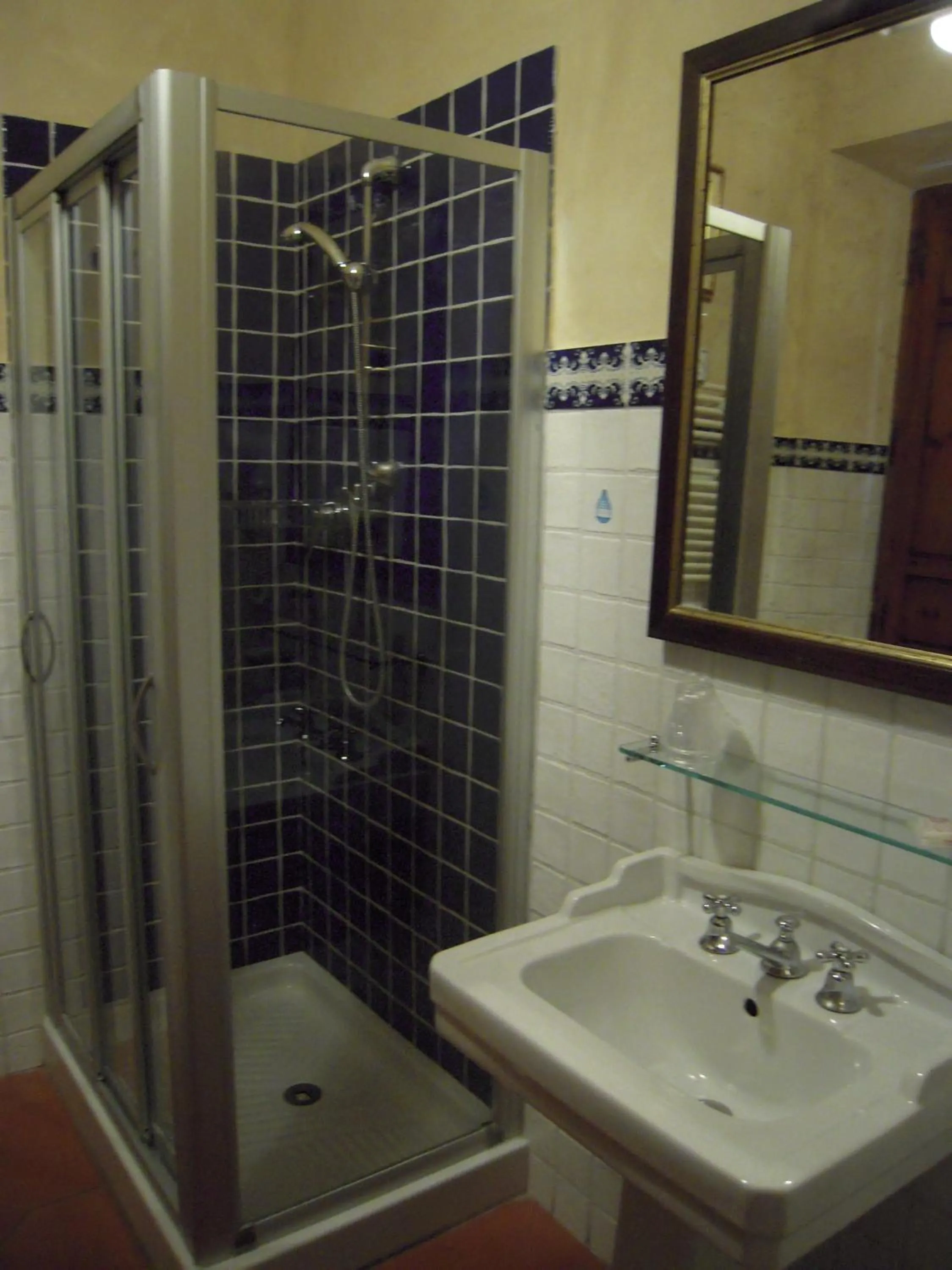 Shower in B&B Palazzo Al Torrione 2