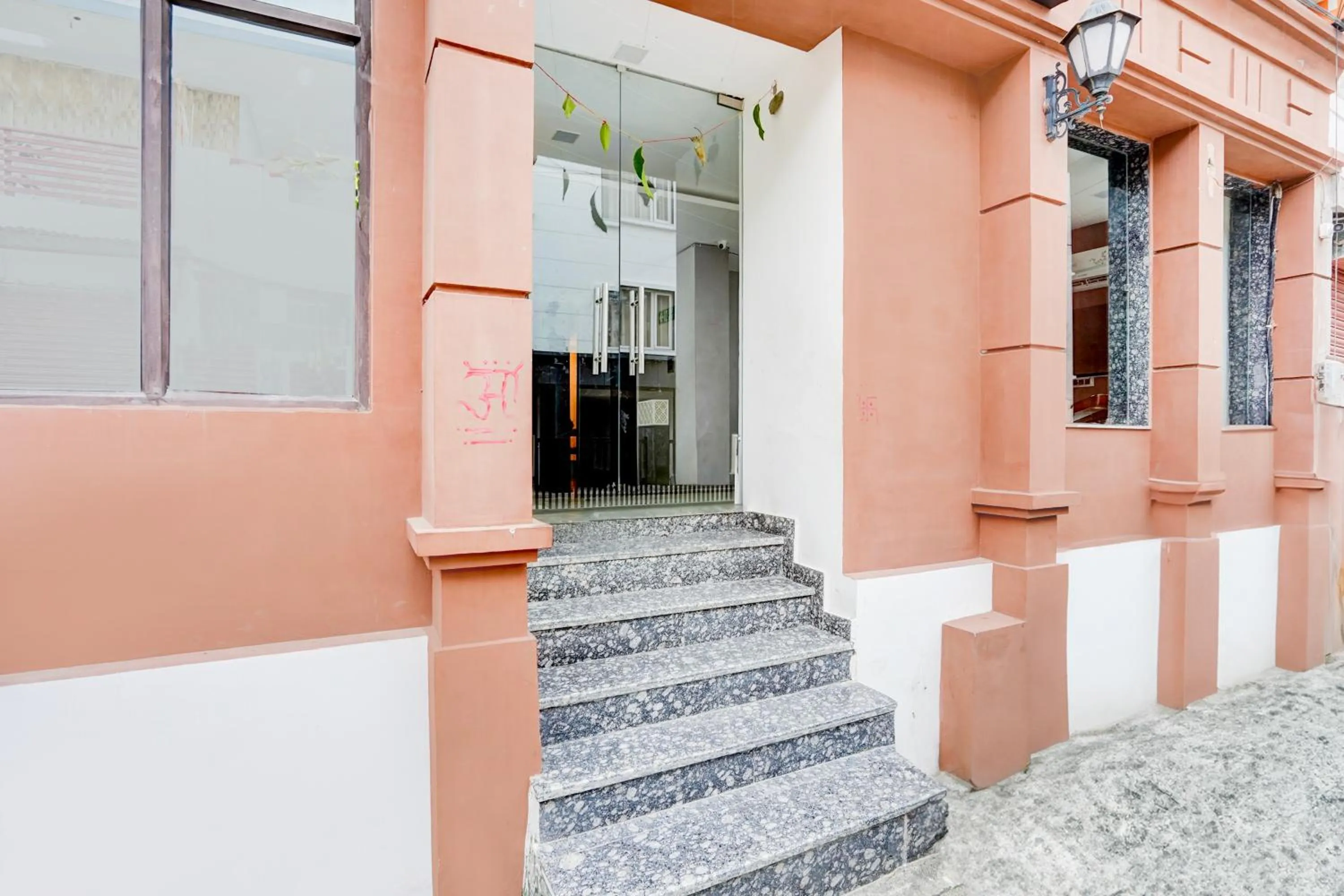 Facade/entrance in Hotel O Haridwar Near Shanti Kunj