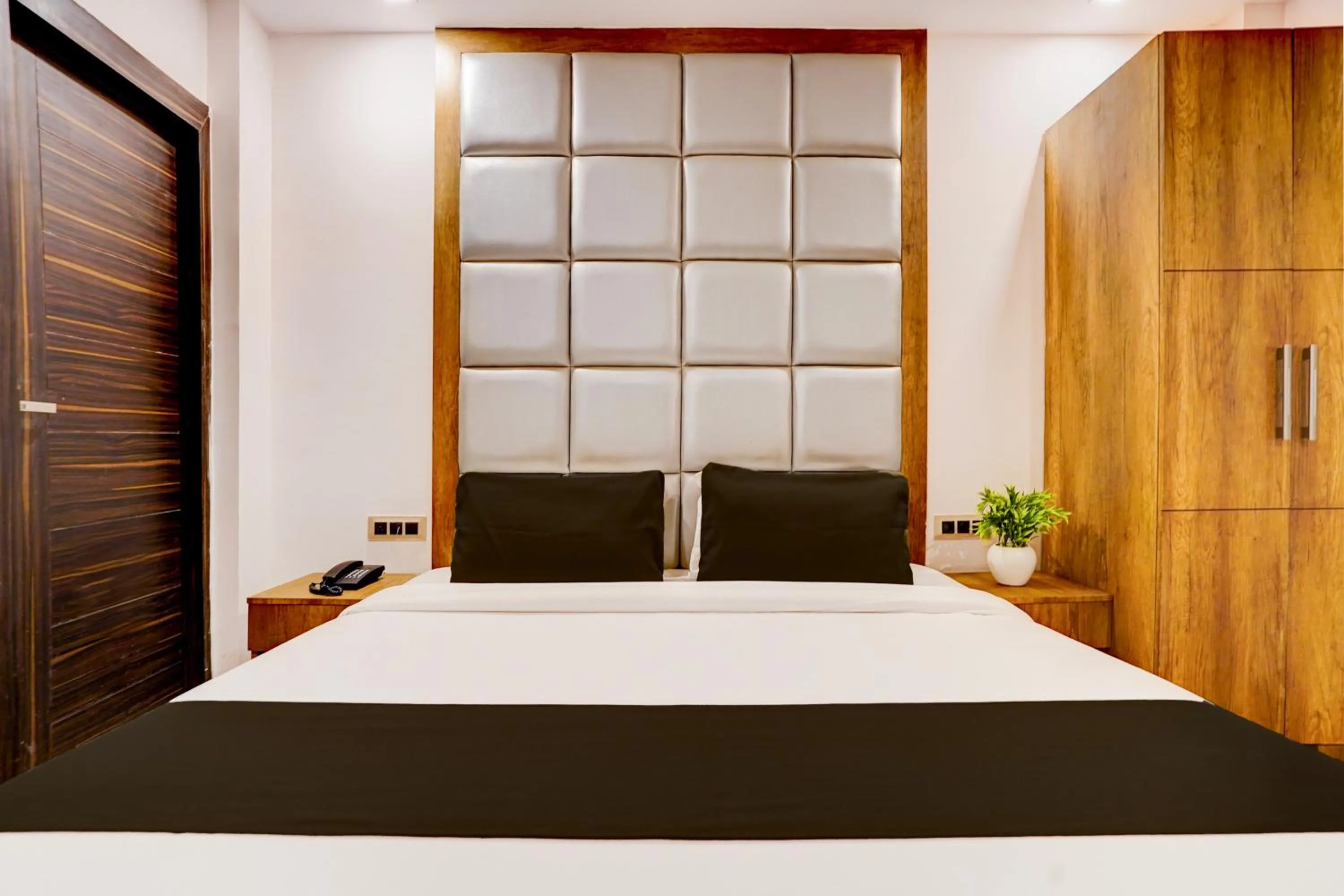 Photo of the whole room, Bed in Hotel O Haridwar Near Shanti Kunj