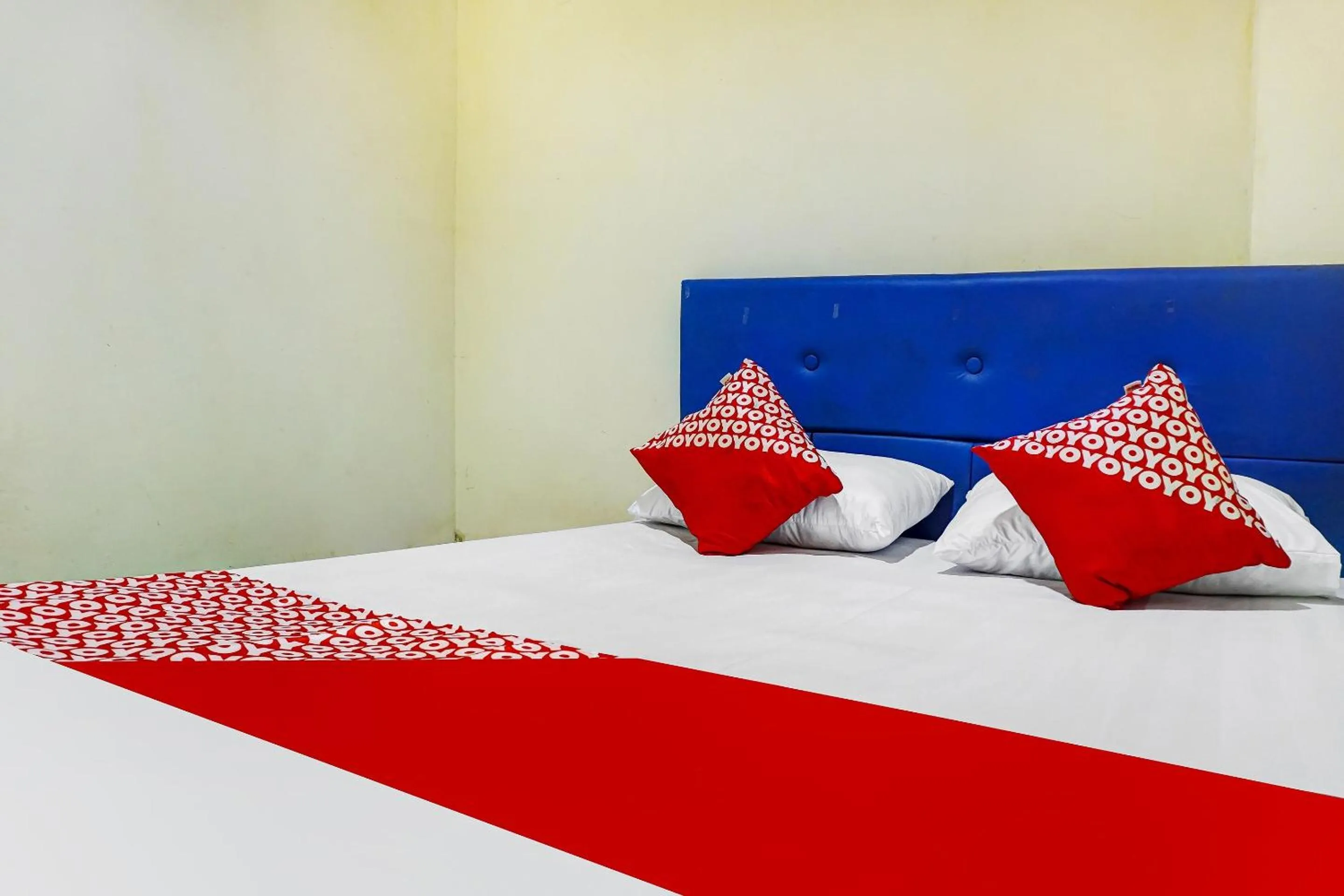 Bedroom in Hotel O Kos'ta Homestay Makassar