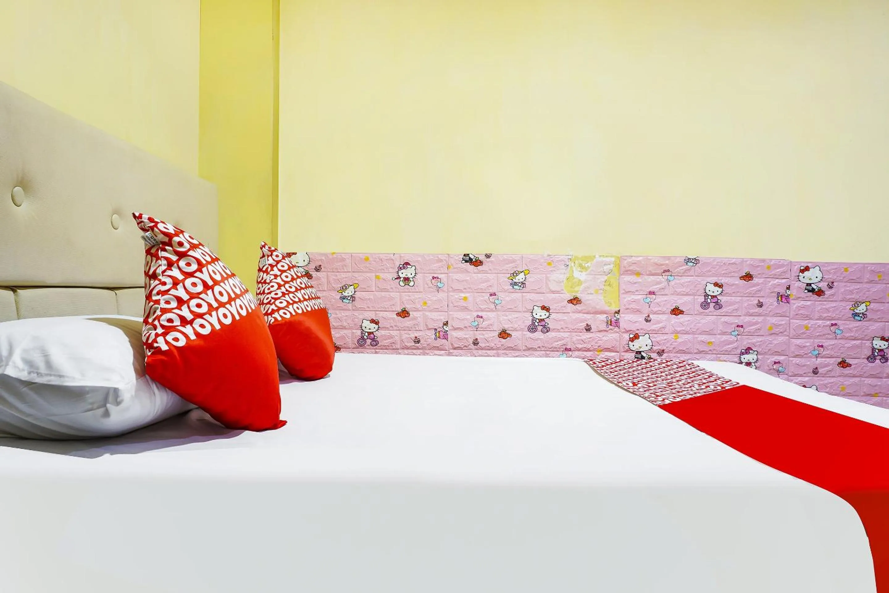 Bedroom in Hotel O Kos'ta Homestay Makassar