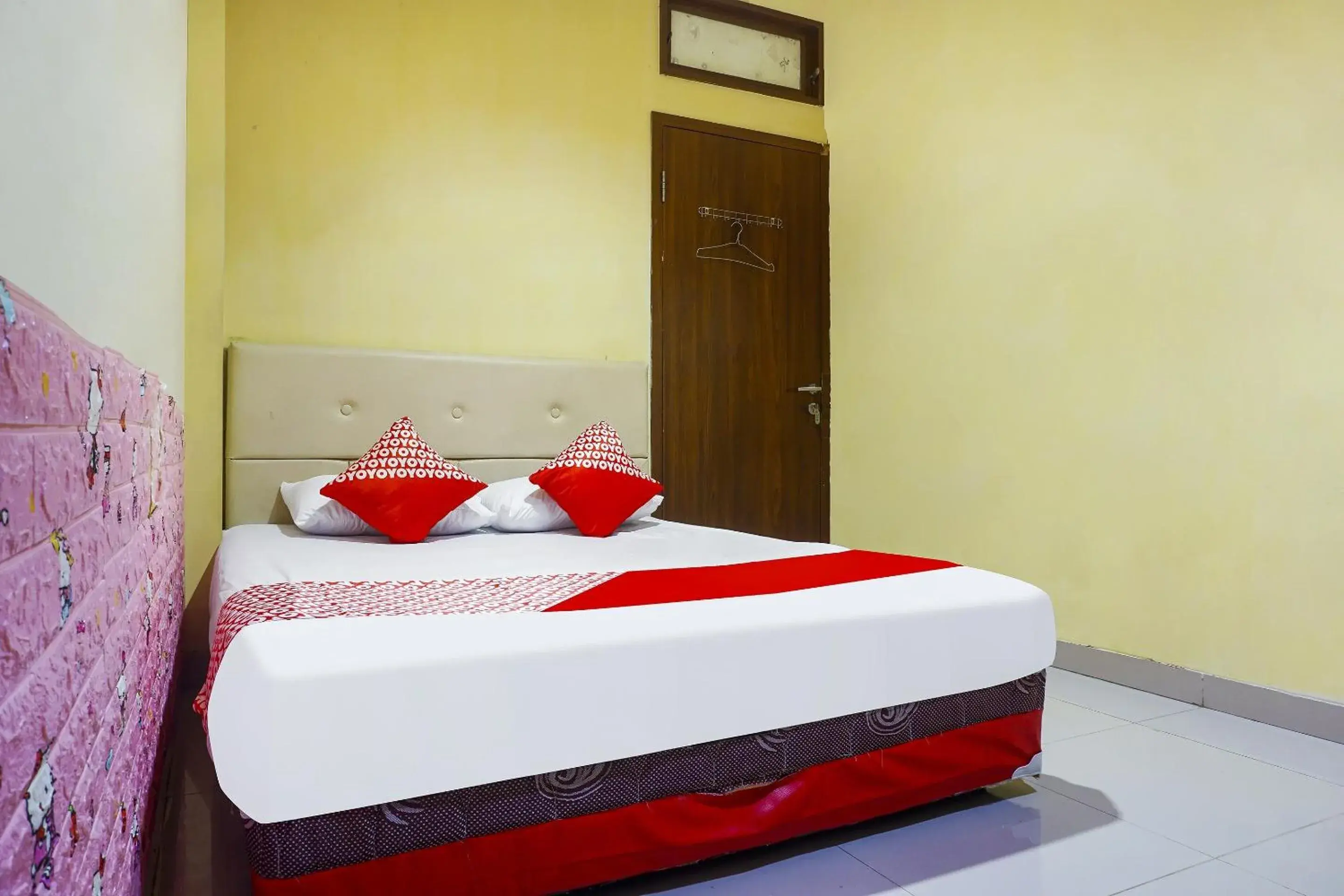 Deluxe Double Room in Hotel O Kos'ta Homestay Makassar Deluxe Double Room in Hotel O Kos'ta Homestay Makassar