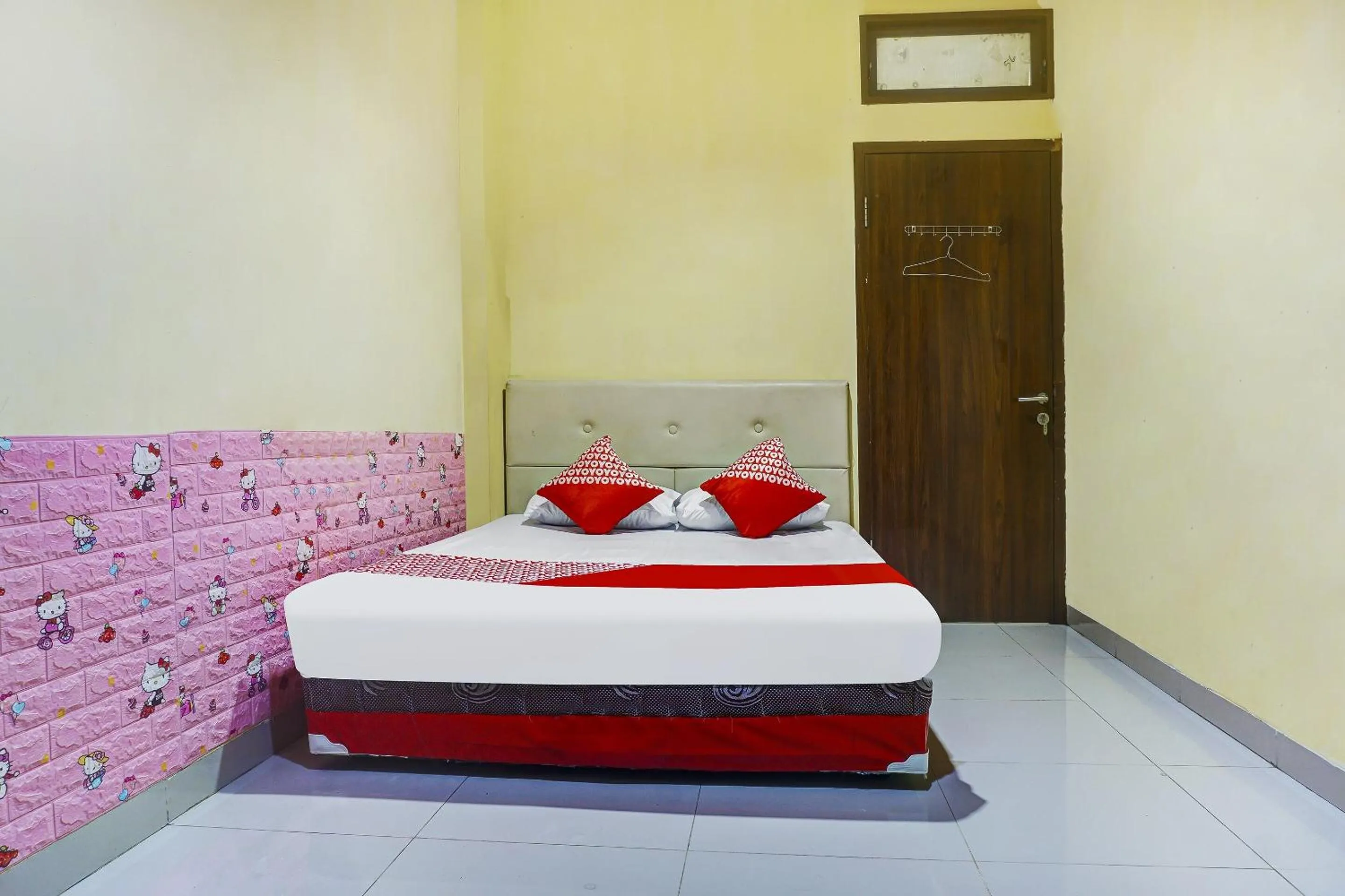 Bedroom in Hotel O Kos'ta Homestay Makassar