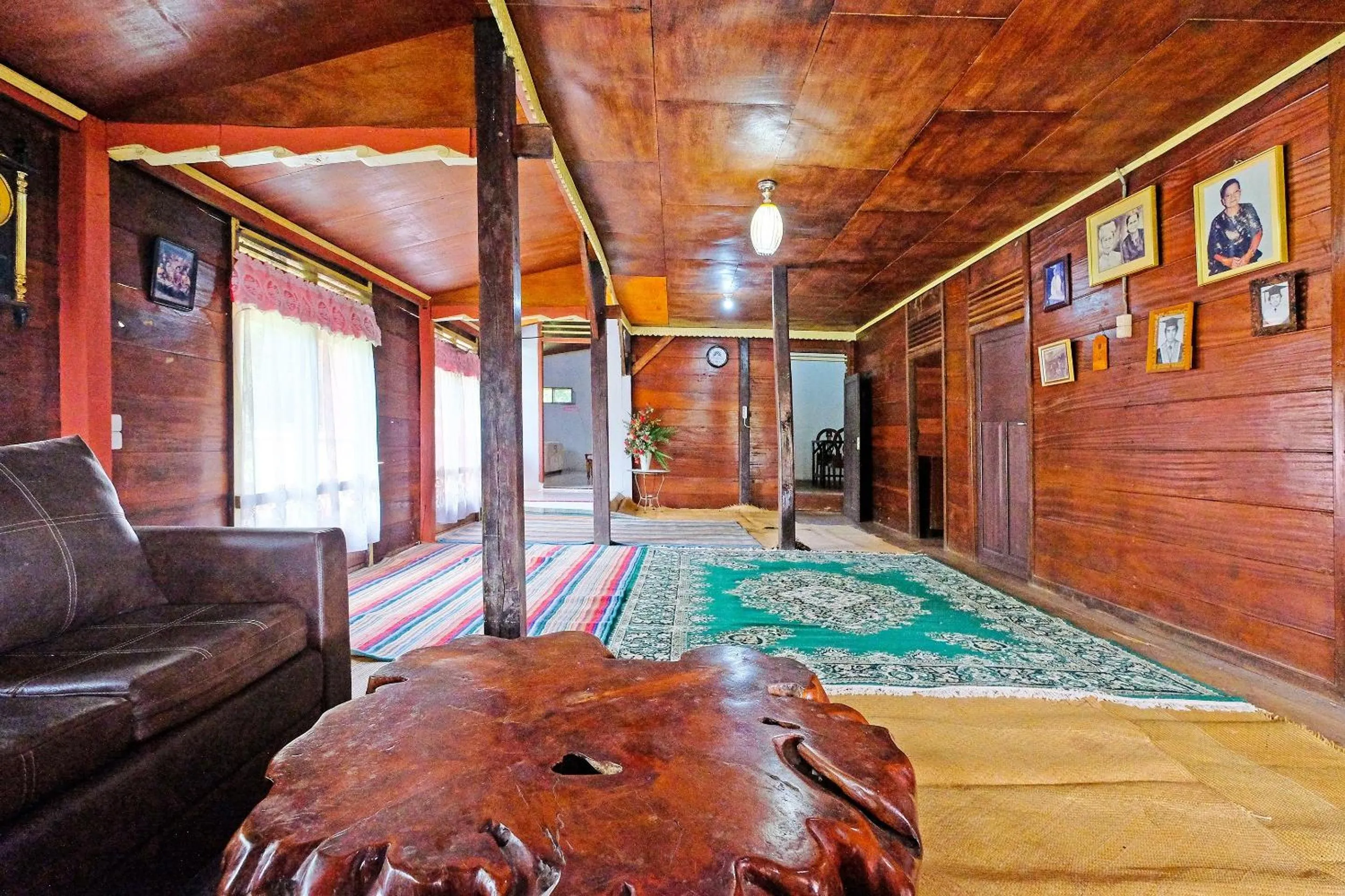 Lobby or reception in Hotel O Tatto Bara Homestay Near Tongkonan Payung Pangden