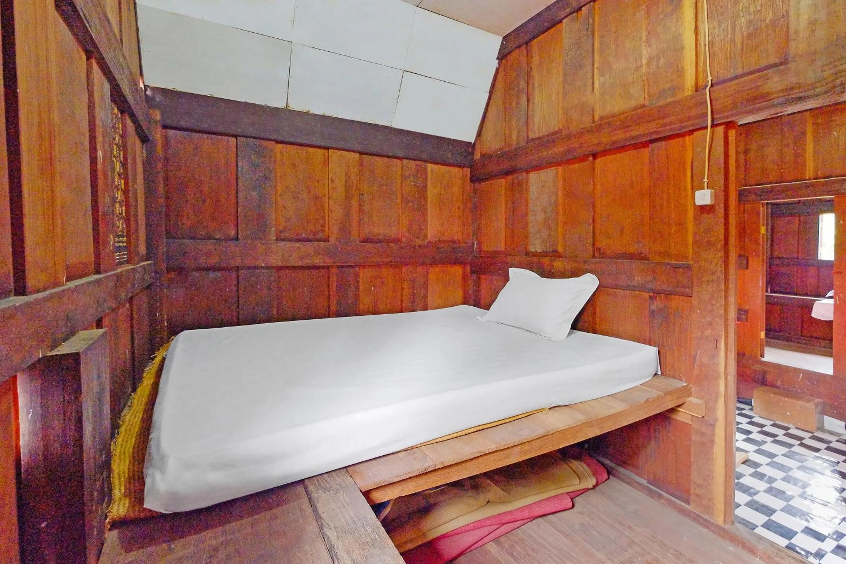 Bedroom, Bed in Hotel O Tatto Bara Homestay Near Tongkonan Payung Pangden