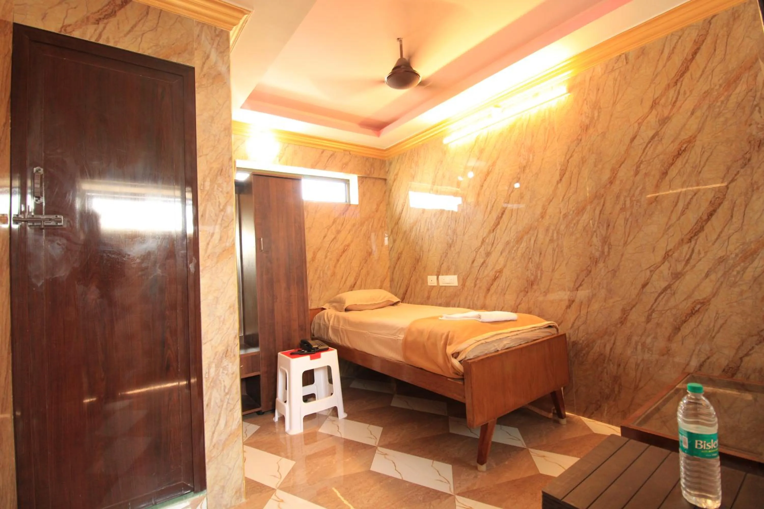 Bed in French Breeze Residency